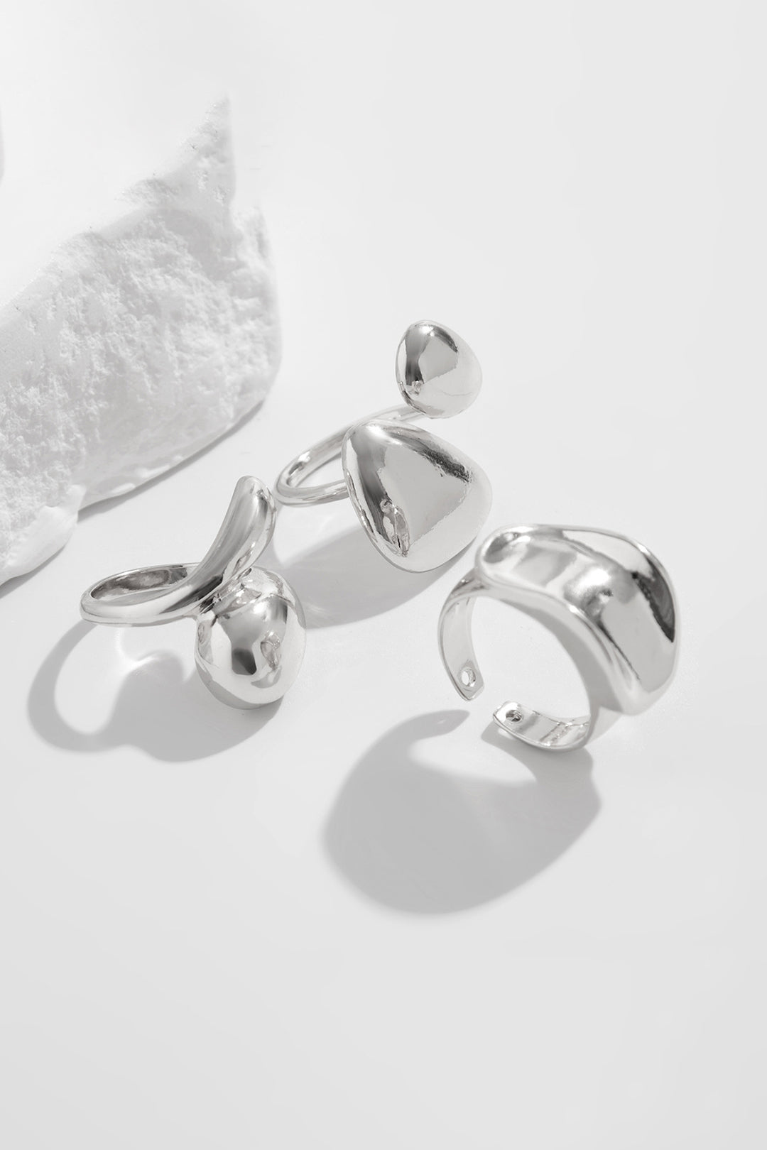 Anillos Irregulares Metálicos Texturas Minimalistas