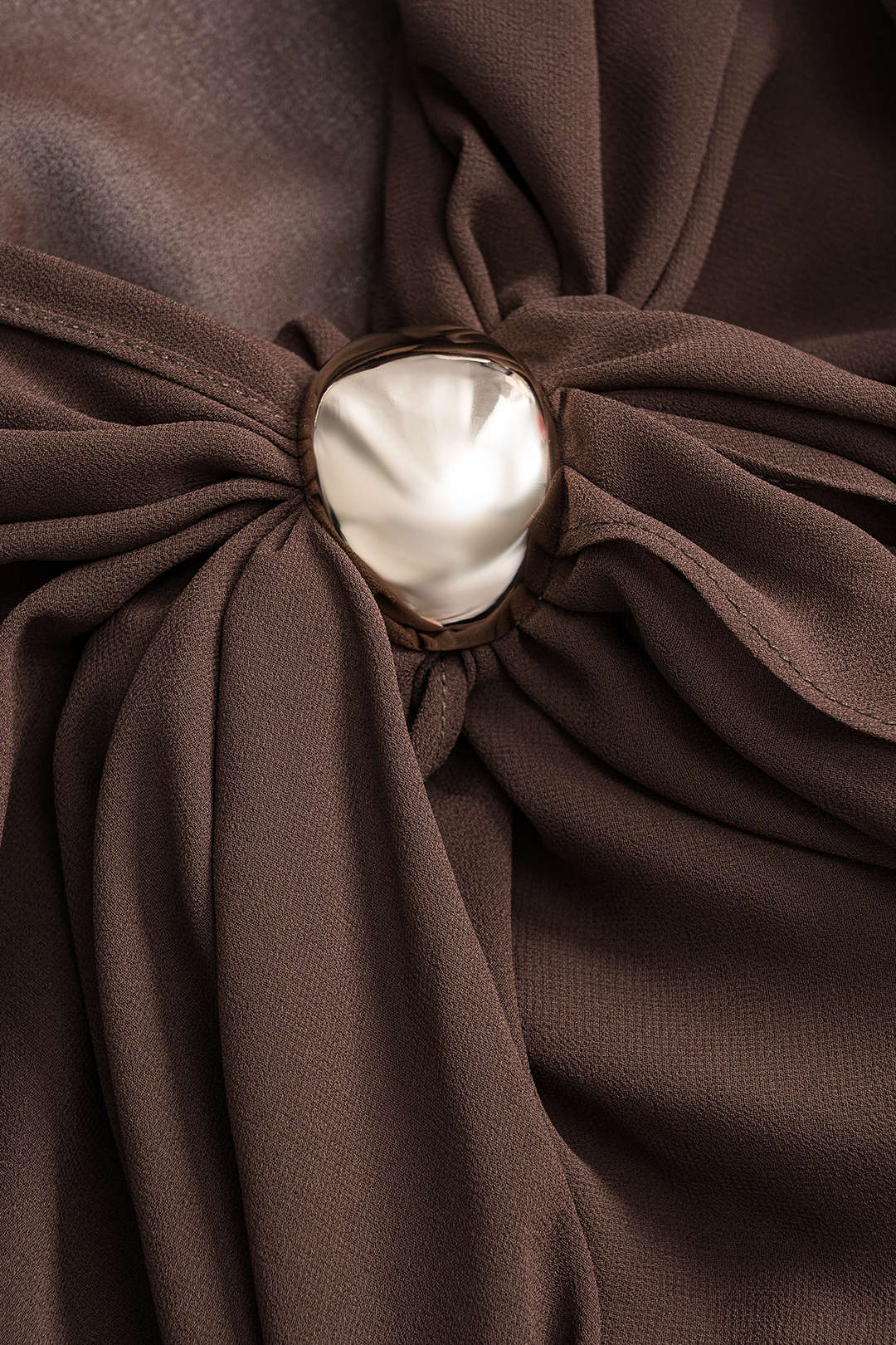 חצאית שיפון מטאלית גבוהה עם קפלים 