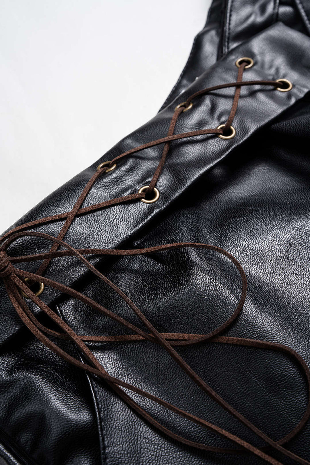 חצאית אסימטרית עם כיסים, הדפס משובץ בלוק צבעוני, דמוי עור, טלאים וקשירה 