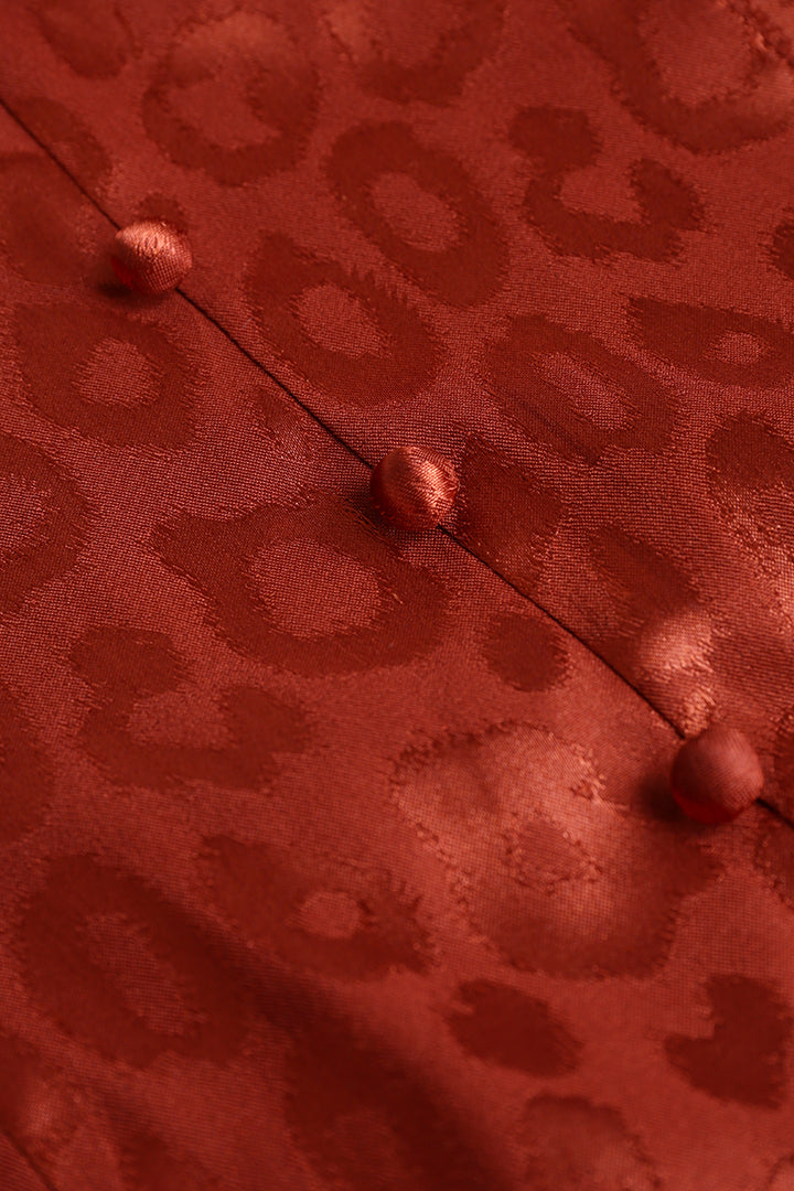 שמלת מיני ארוכת שרוולים עם צווארון וי של סאטן מבד ז'קארד 