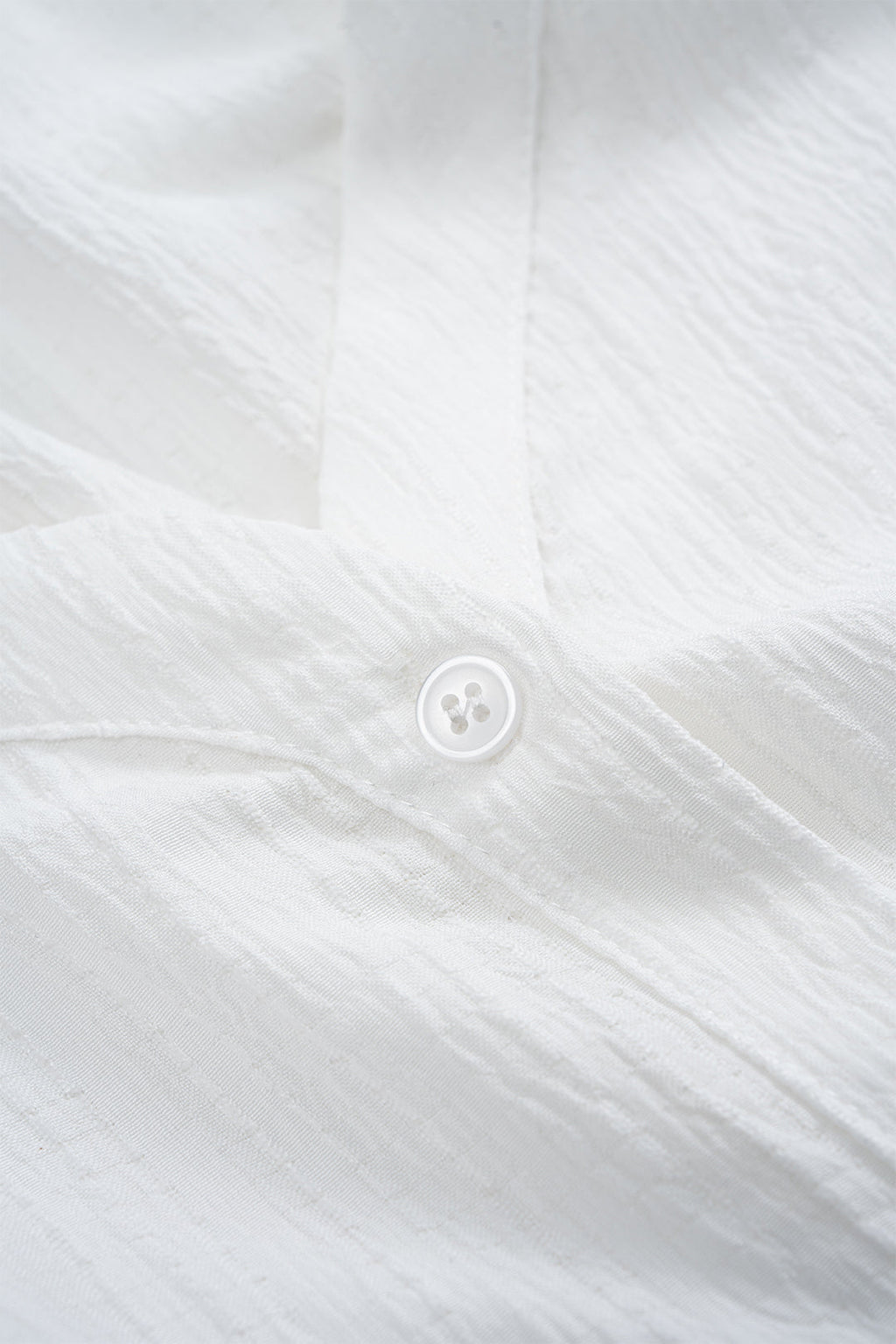 חולצה אסימטרית ללא גב עם שרוולים ארוכים מכופתרים 