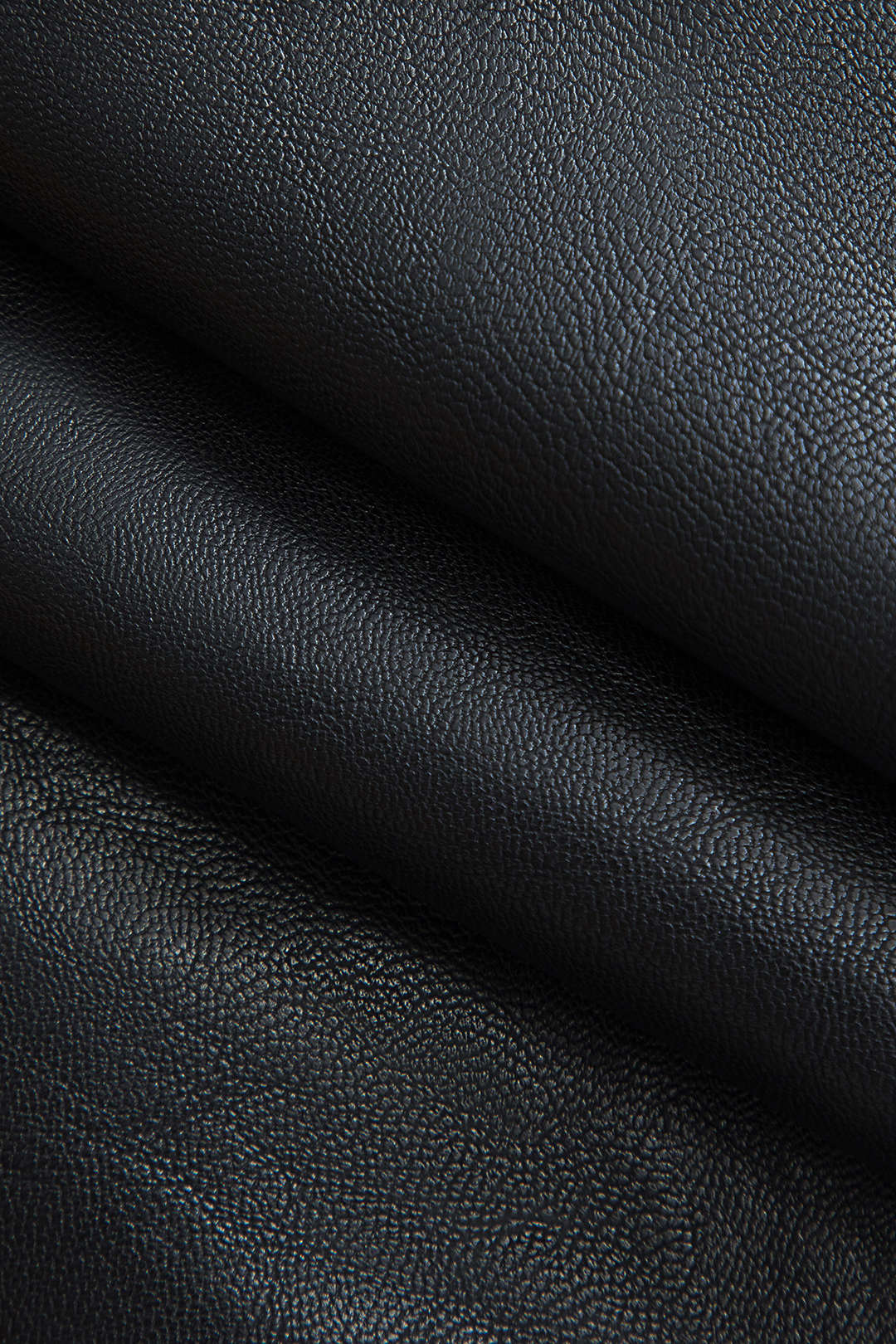 חצאית מיני דמוית עור עם רוכסן מלפנים 