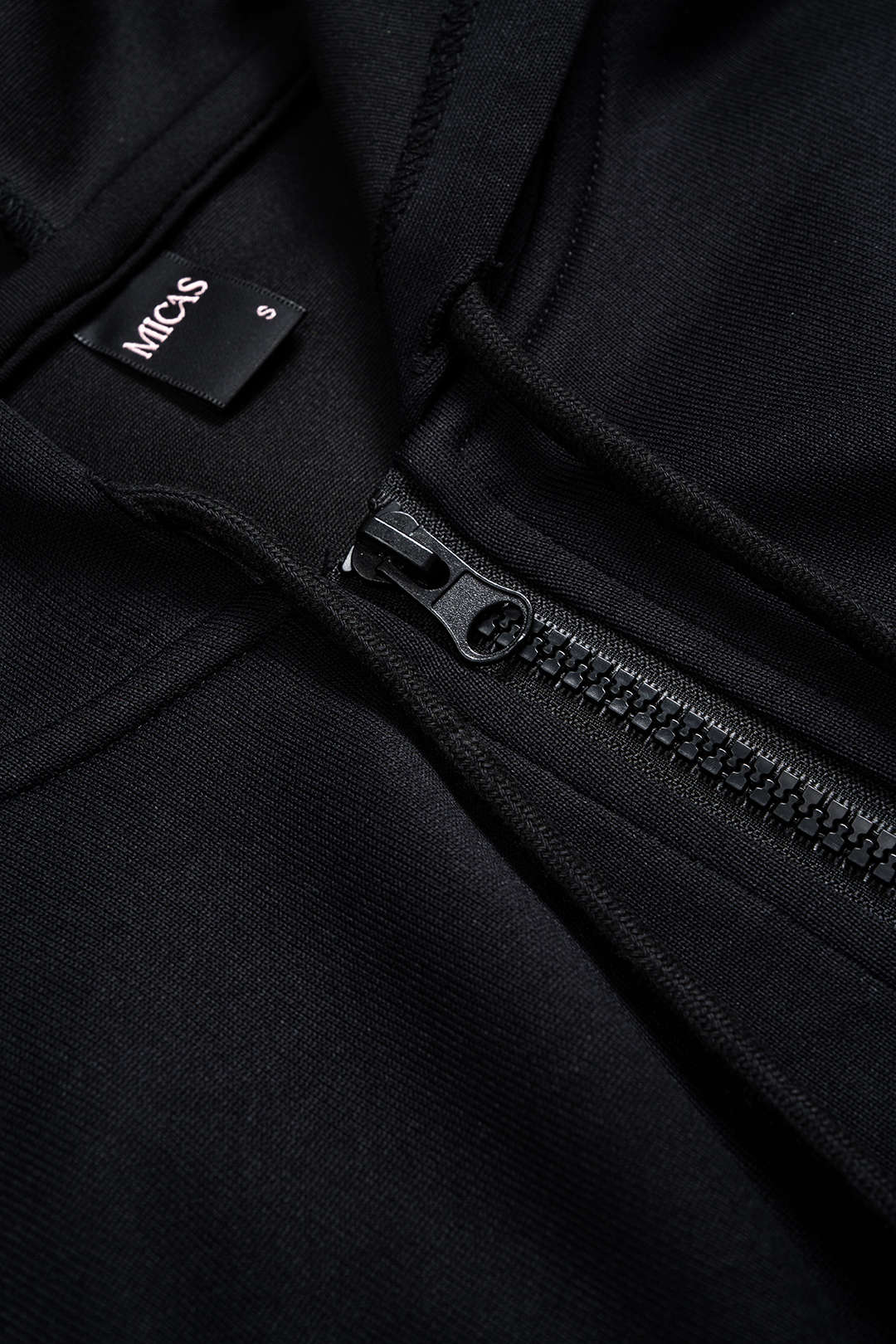 קפוצ'ון מחוך עם רוכסן ושרוך 