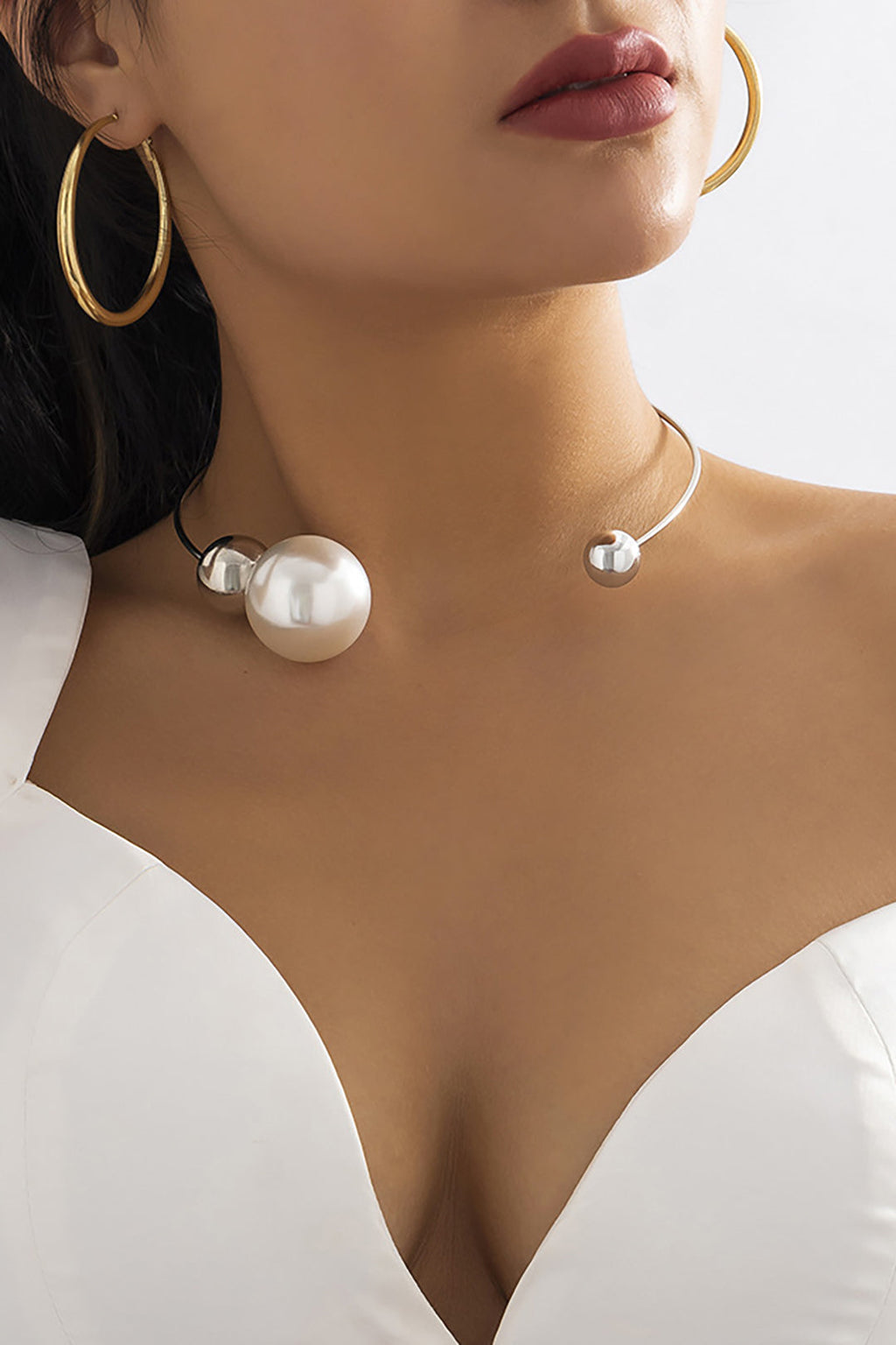 Collar De Perlas Metálicas Minimalista Brillante Y Elegante