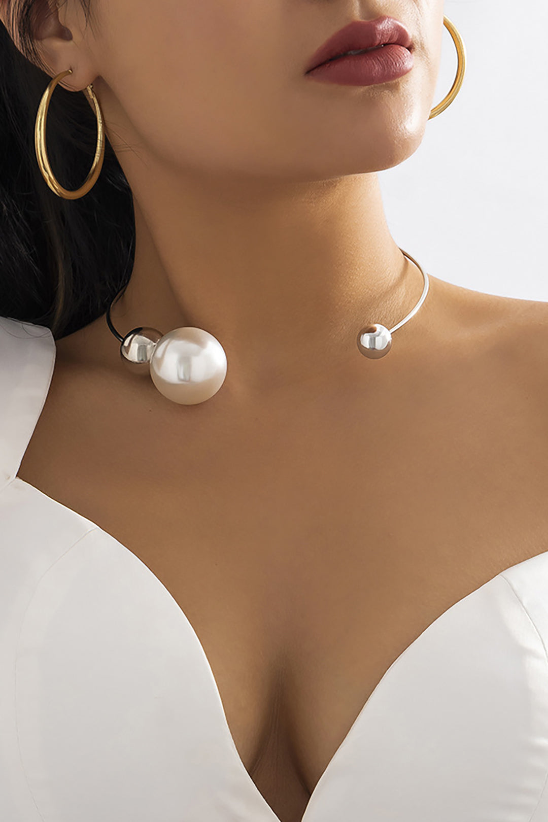 Collar De Perlas Metálicas Minimalista Brillante Y Elegante