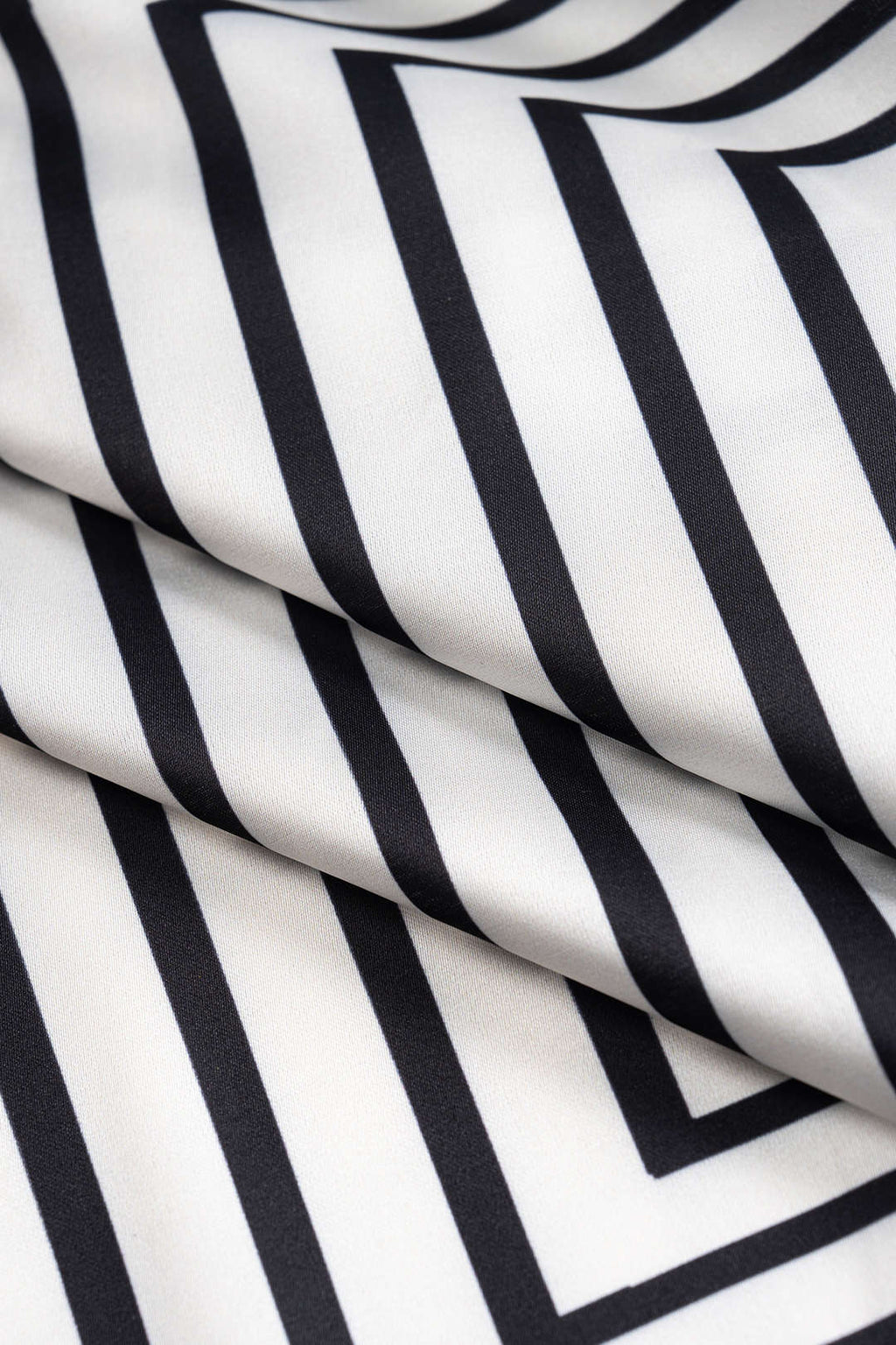 חצאית קשירה סאטן עם הדפס פסים 