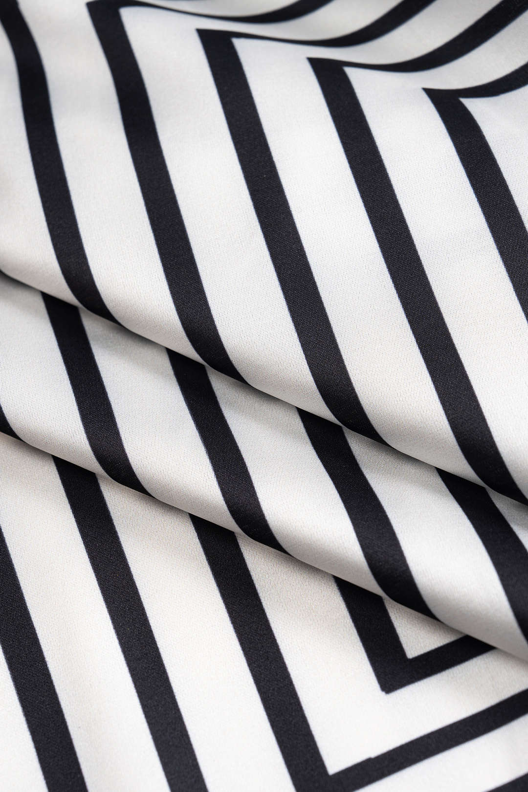 חצאית קשירה סאטן עם הדפס פסים 