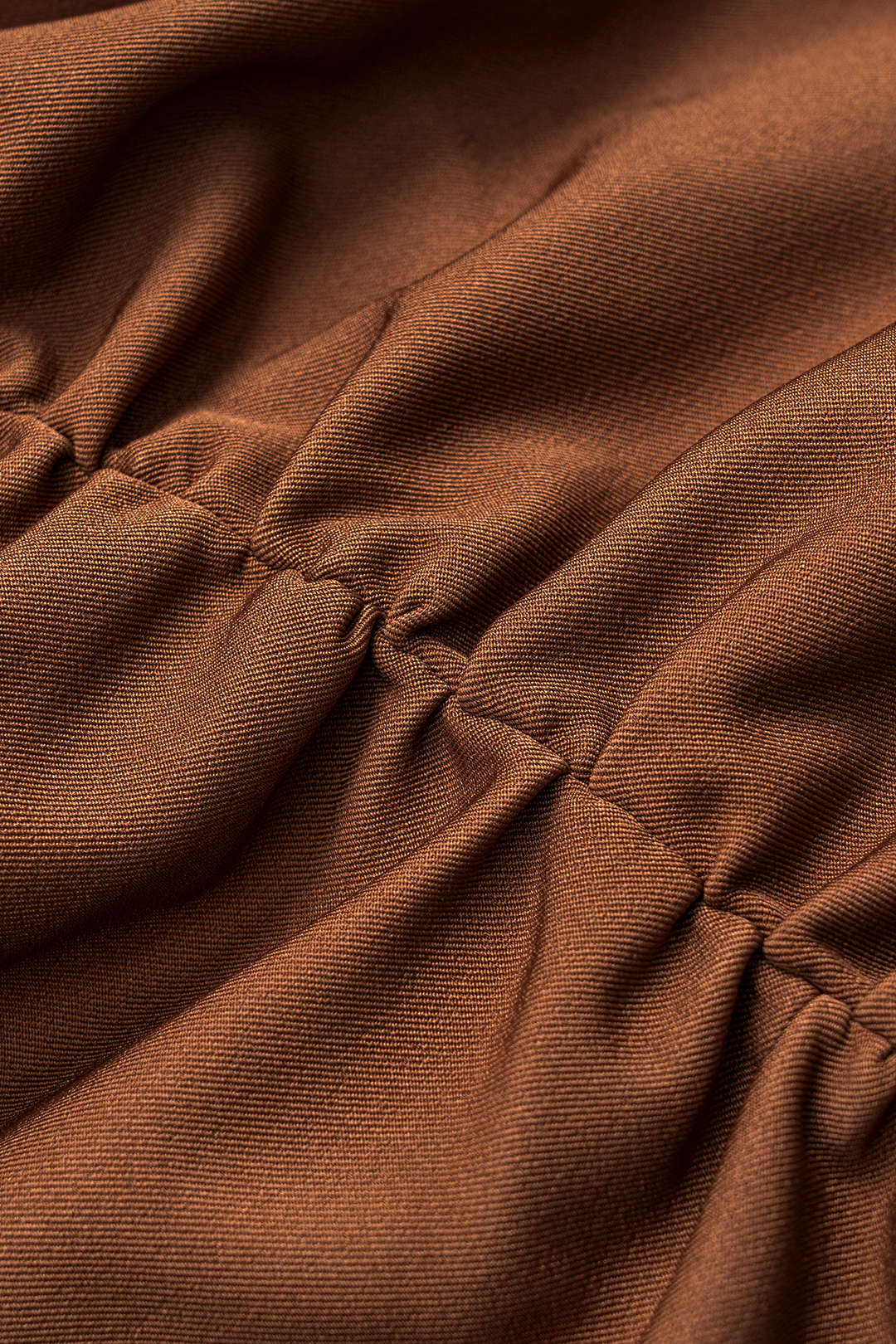 חצאית מידי עם חגורה אסימטרית וקשירה 