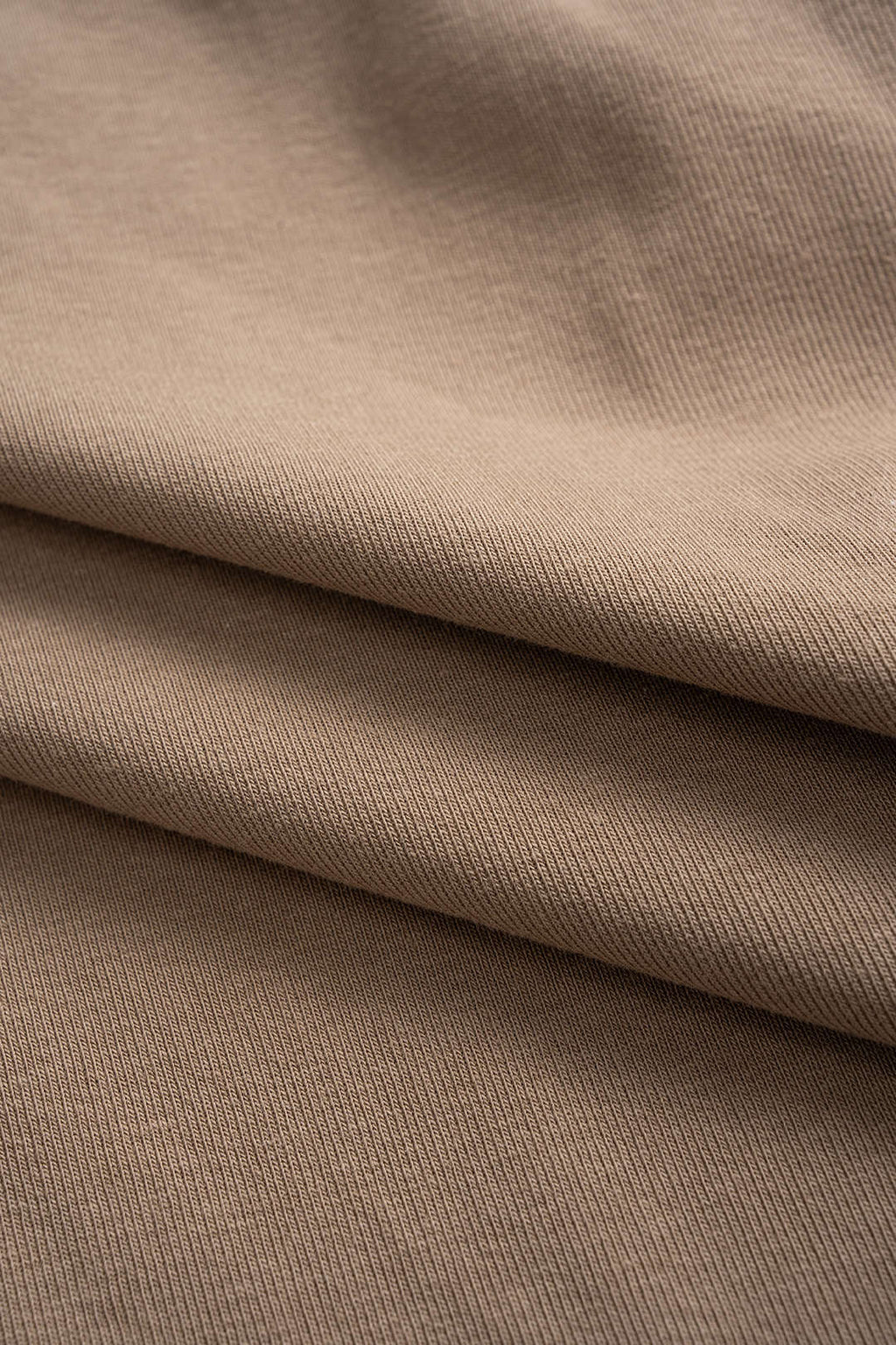 בגד גוף ארוך עם שרוולים מנוגדים ומחטבים 