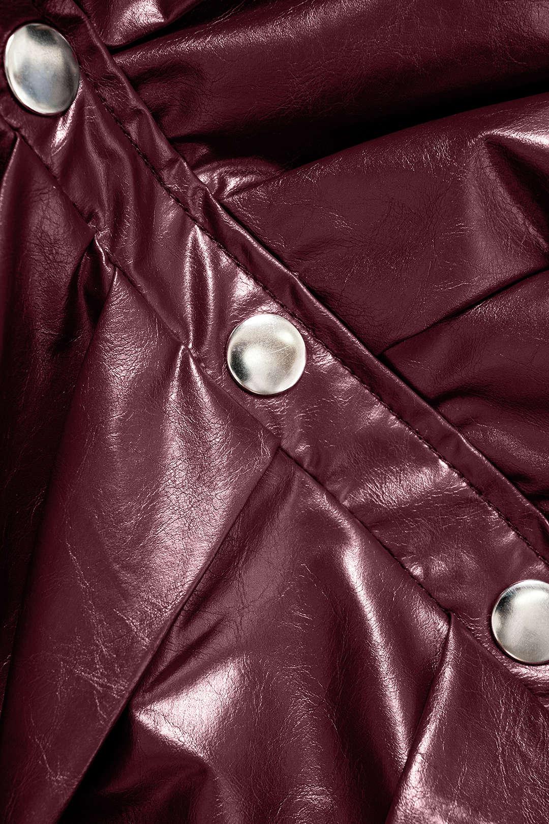 חצאית דמוית עור עם קפלים 