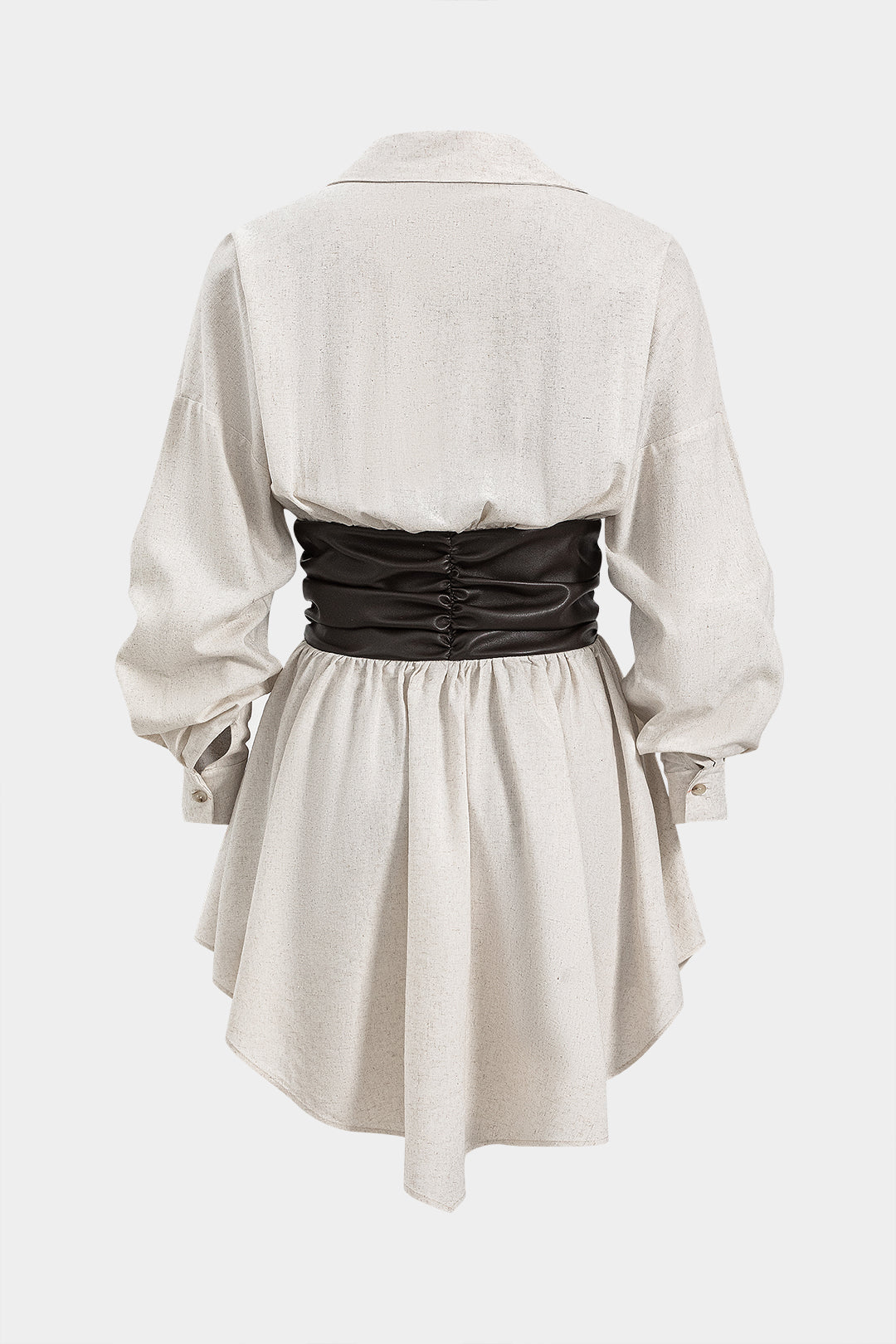 שמלת מיני עם שרוולים ארוכים, טלאים וקשירה, דמוי עור 