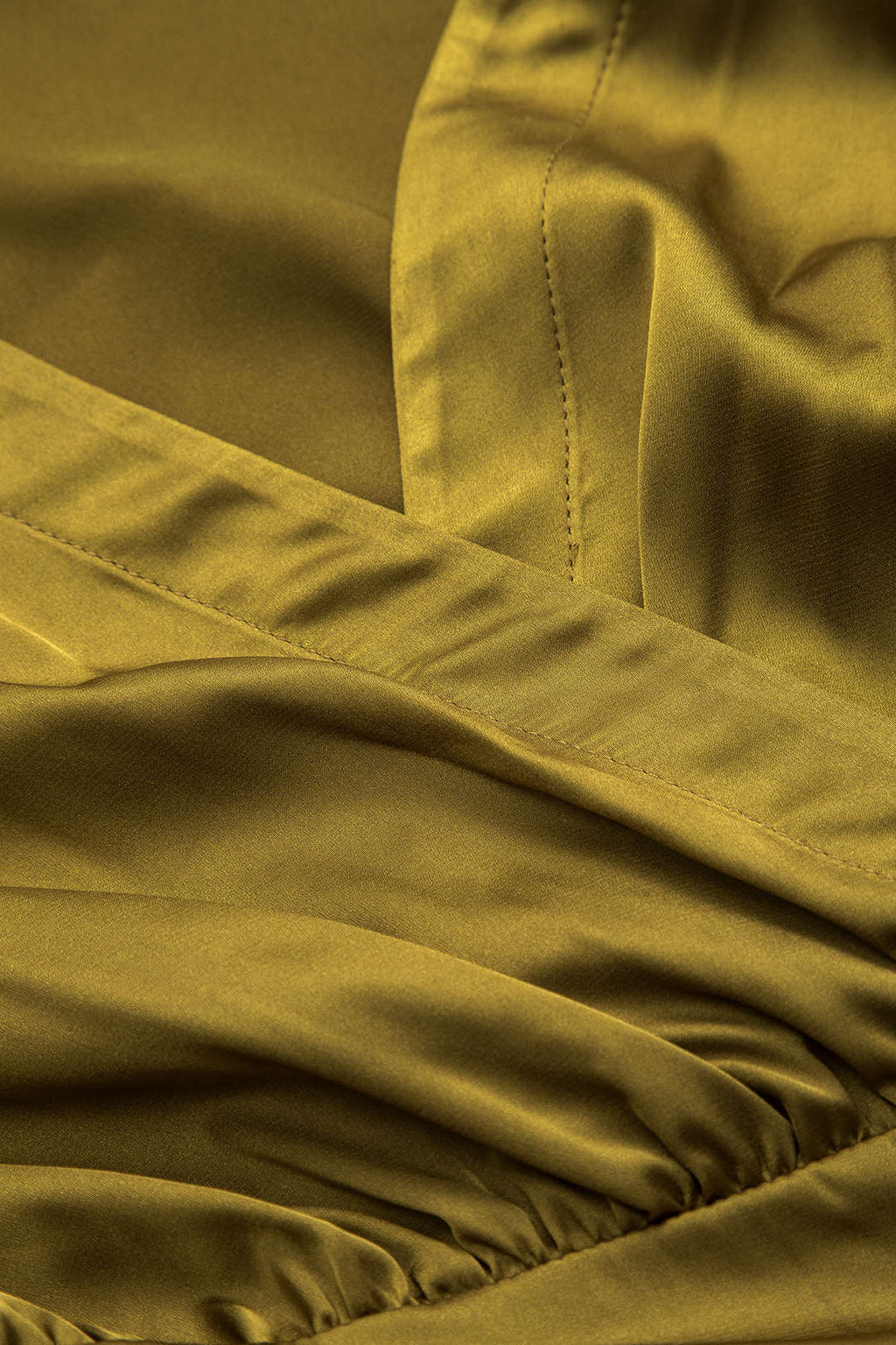 חולצה ארוכת שרוולים עם קפלים וקשירה מלפנים של סאטן 