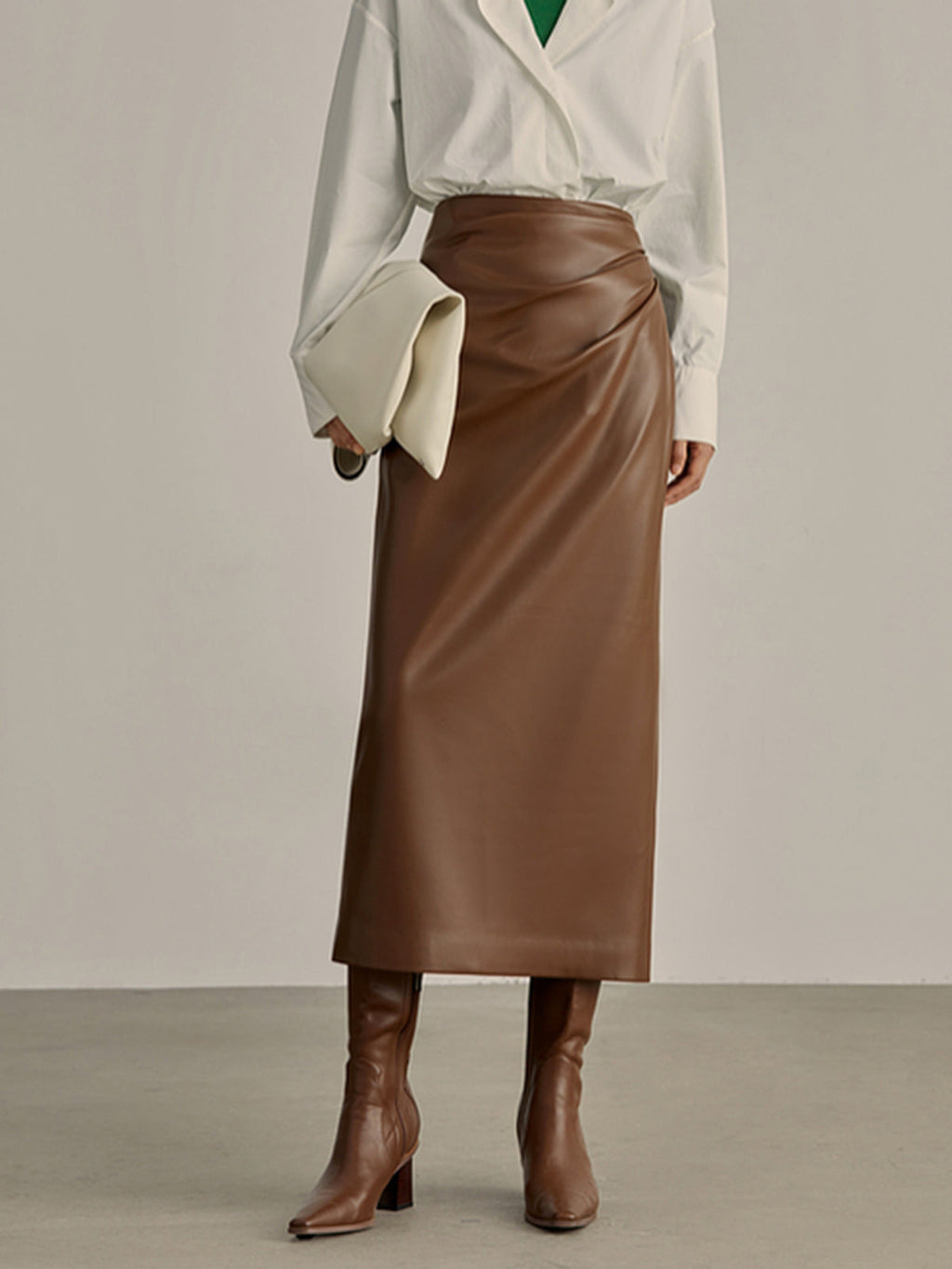 Falda Midi Minimalista De Cuero Sintético Con Pliegues