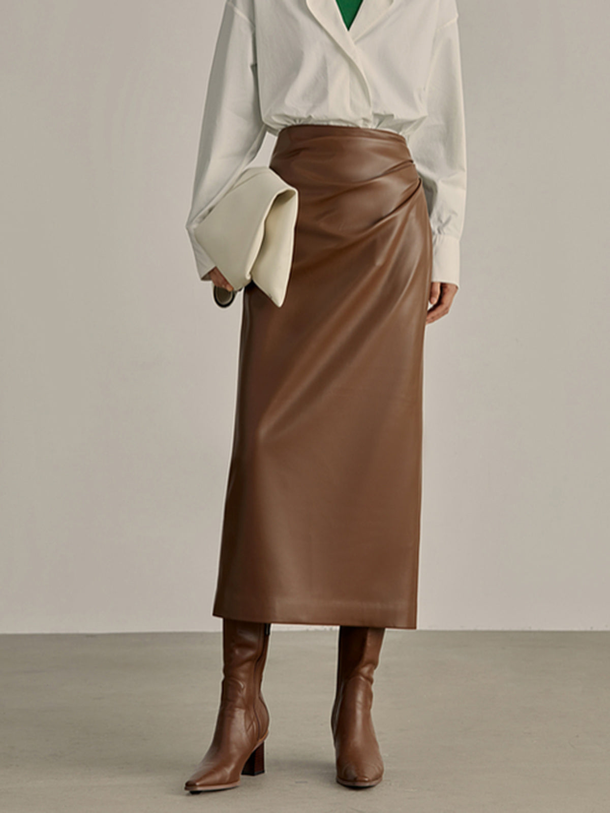 Falda Midi Minimalista De Cuero Sintético Con Pliegues