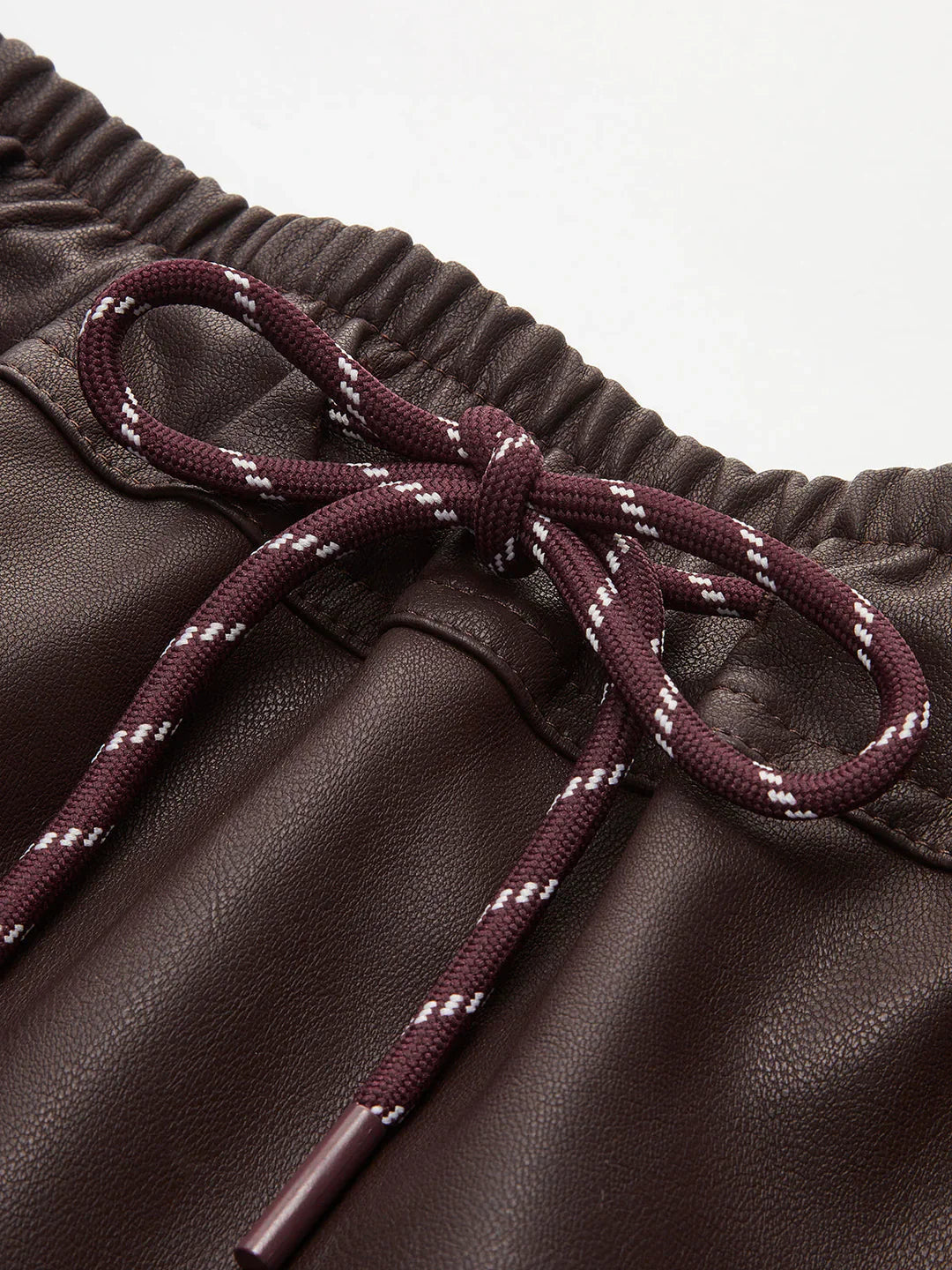 Falda Mini de Malla Silueta en A Look Cuero Elegante
