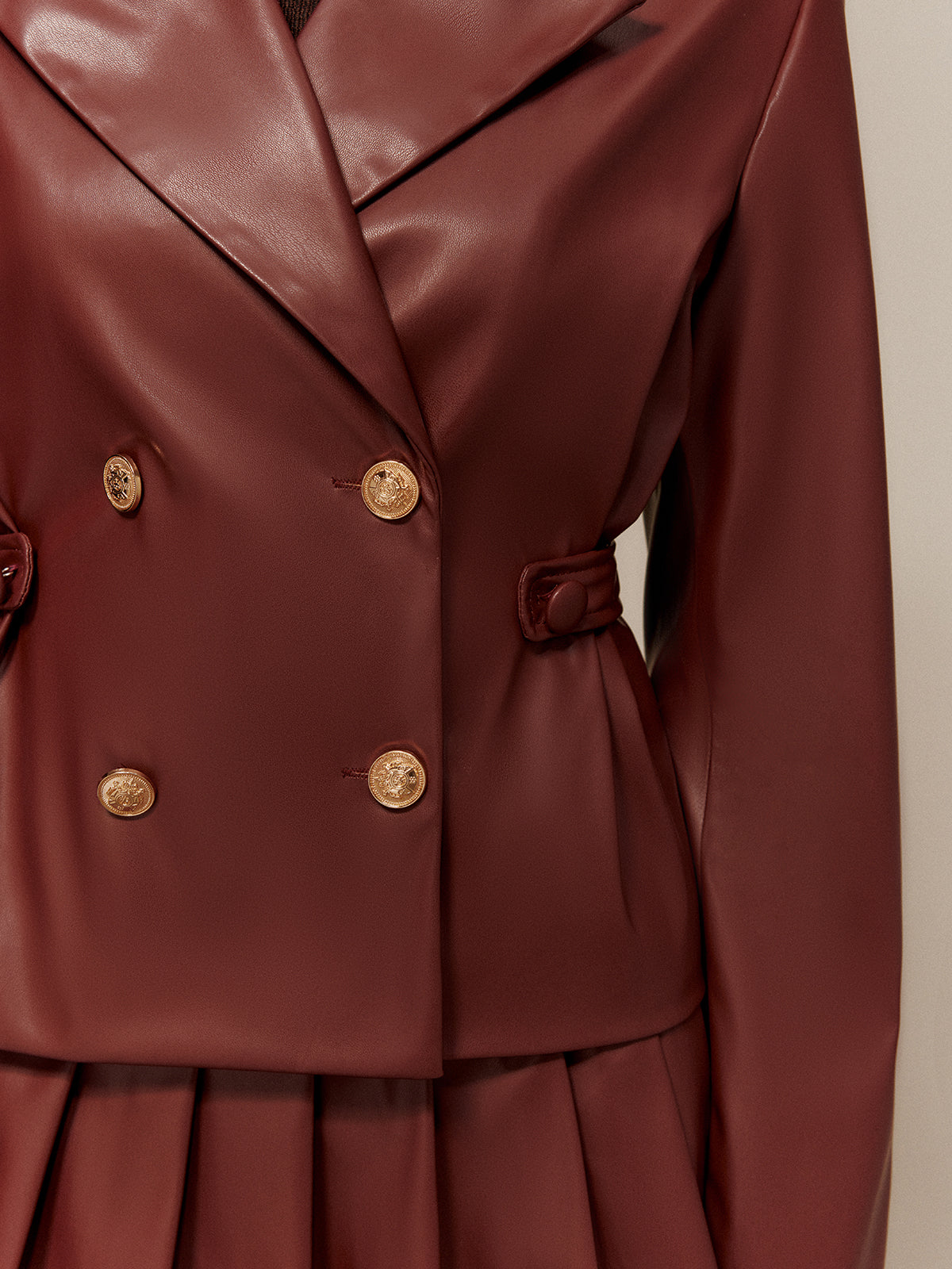 Conjunto Falda Plisada Cuero Sintético Acentos Metálicos