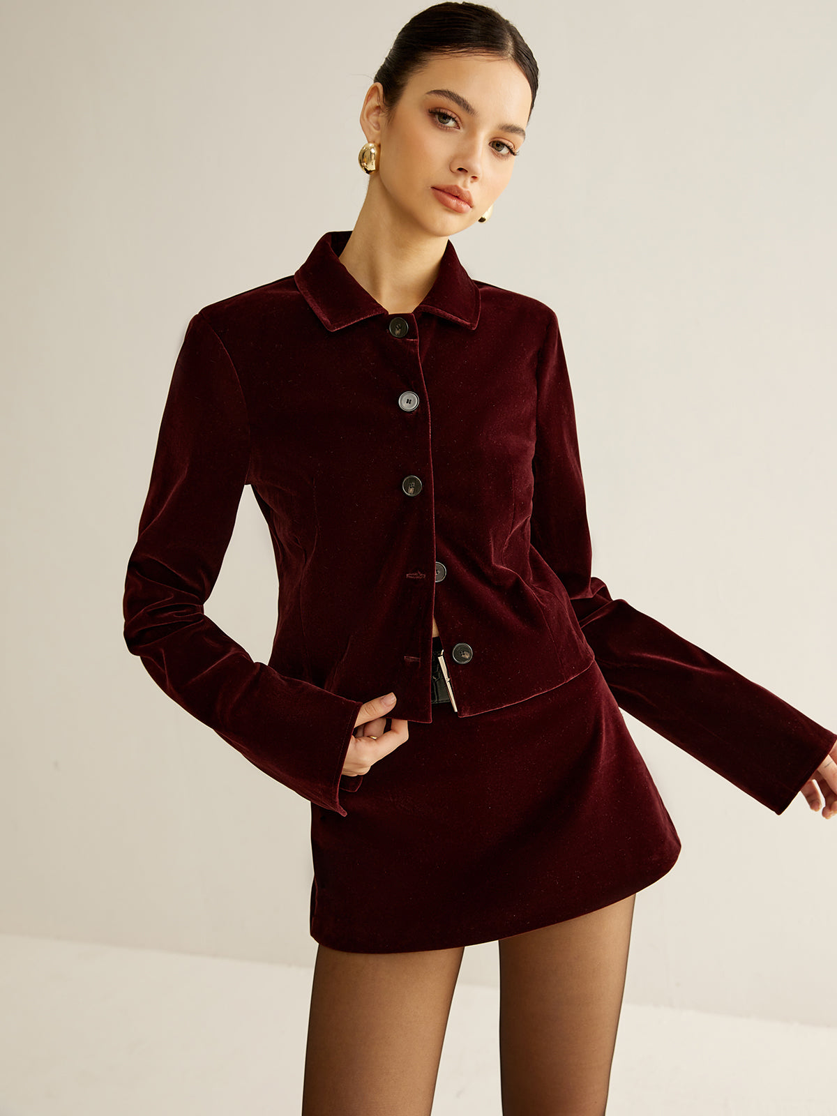 Conjunto Blazer Corto Y Falda De Terciopelo Con Cuello