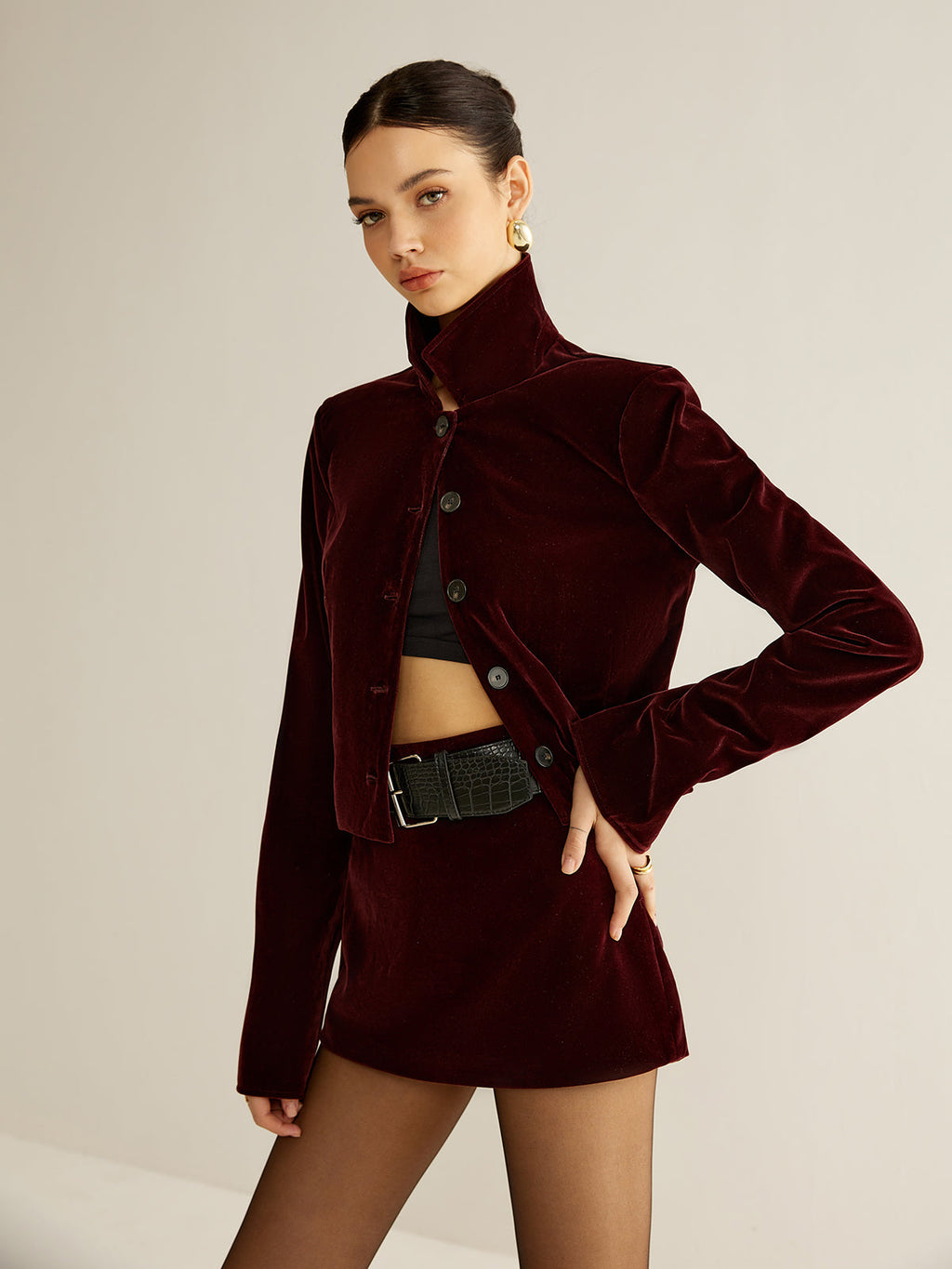 Conjunto Blazer Corto Y Falda De Terciopelo Con Cuello