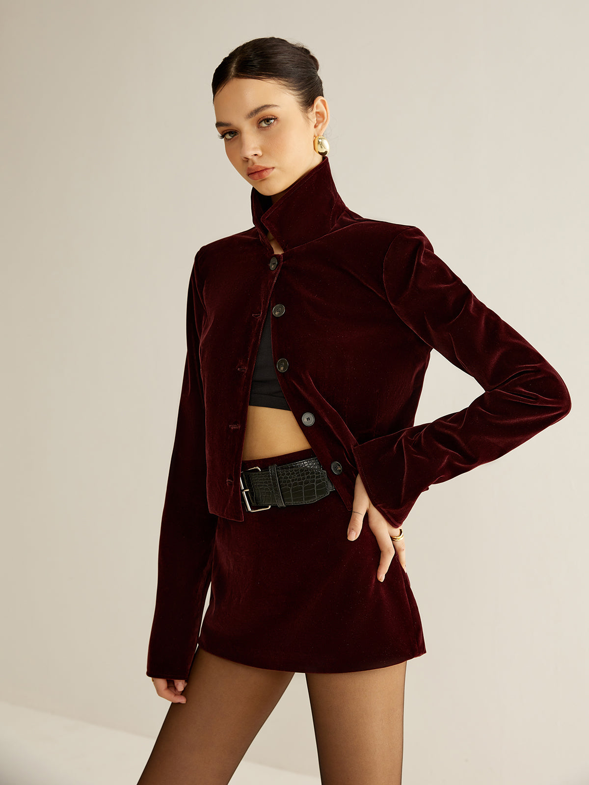 Conjunto Blazer Corto Y Falda De Terciopelo Con Cuello