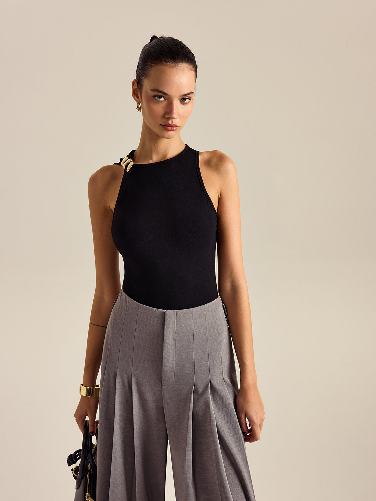 Blusa Sin Mangas Con Detalle Metálico Y Jersey Suave