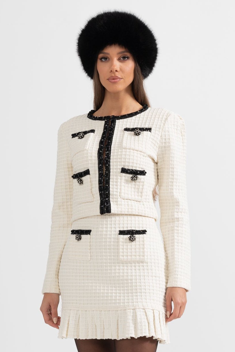 Conjunto de Traje Tweed con Detalles Negros Textura Blanca