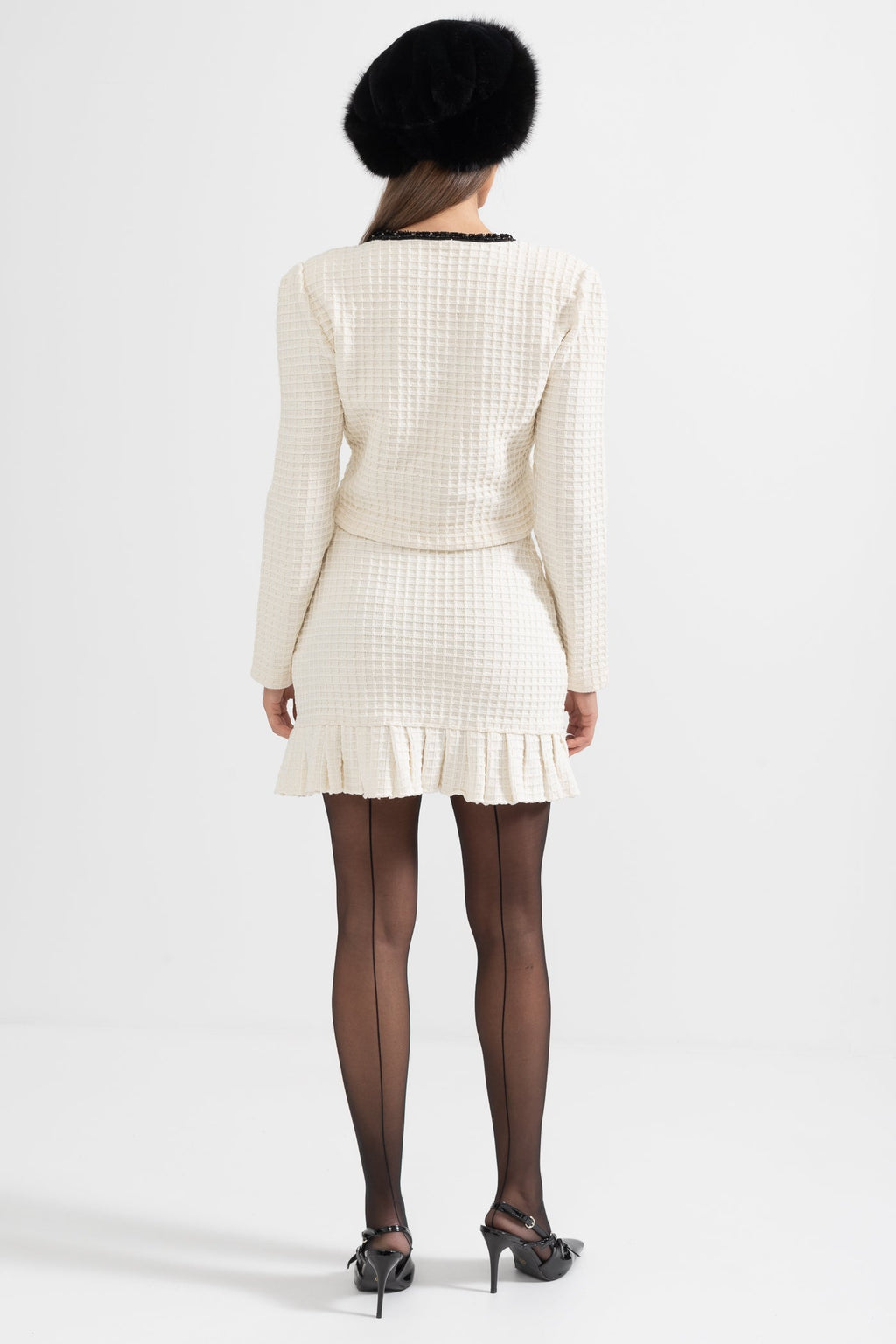 Conjunto de Traje Tweed con Detalles Negros Textura Blanca