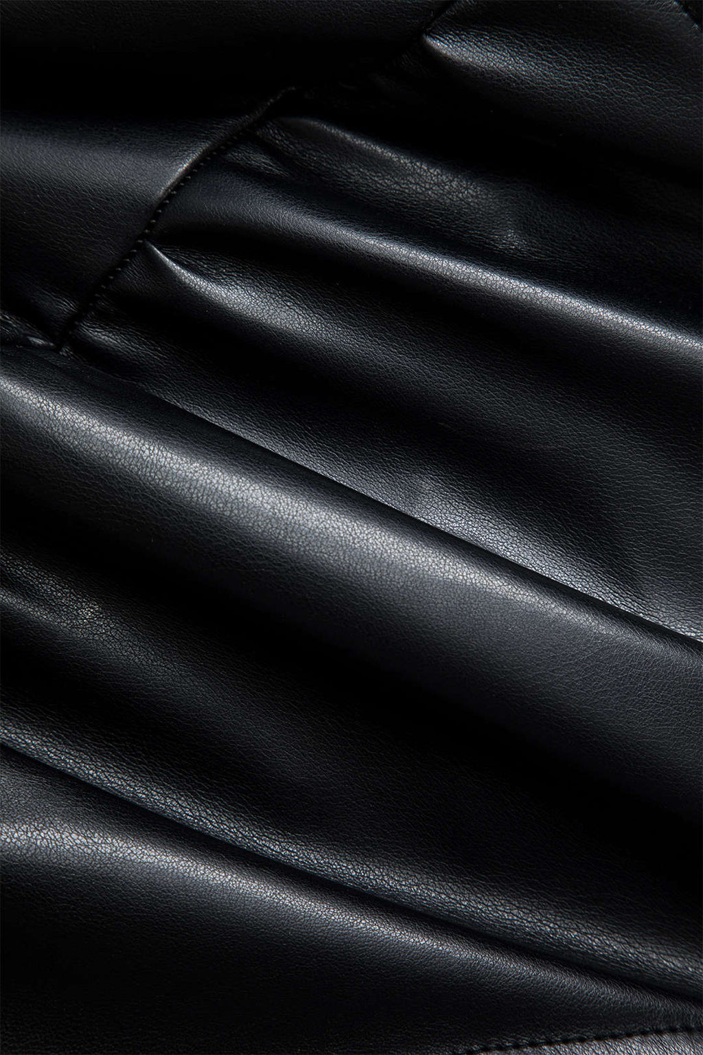 שמלת מיני עם צווארון עגול וקשירה דמוית עור עם טלאים מקדימה 