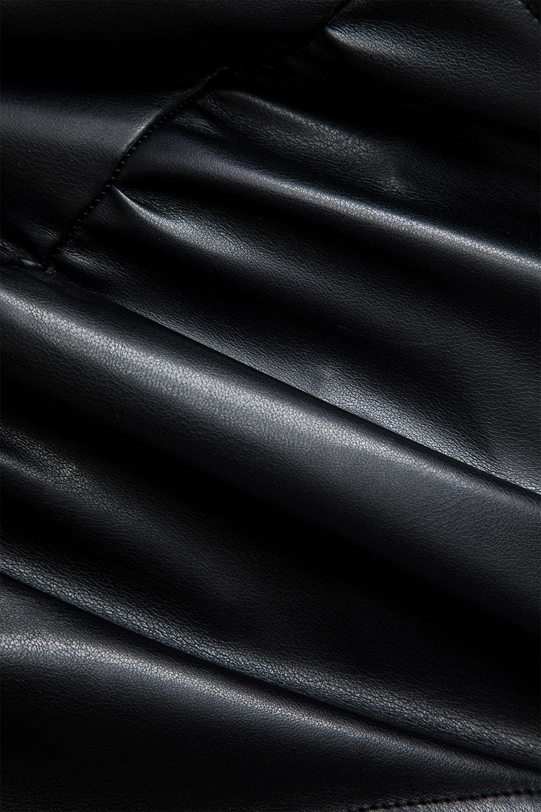 שמלת מיני עם צווארון עגול וקשירה דמוית עור עם טלאים מקדימה 