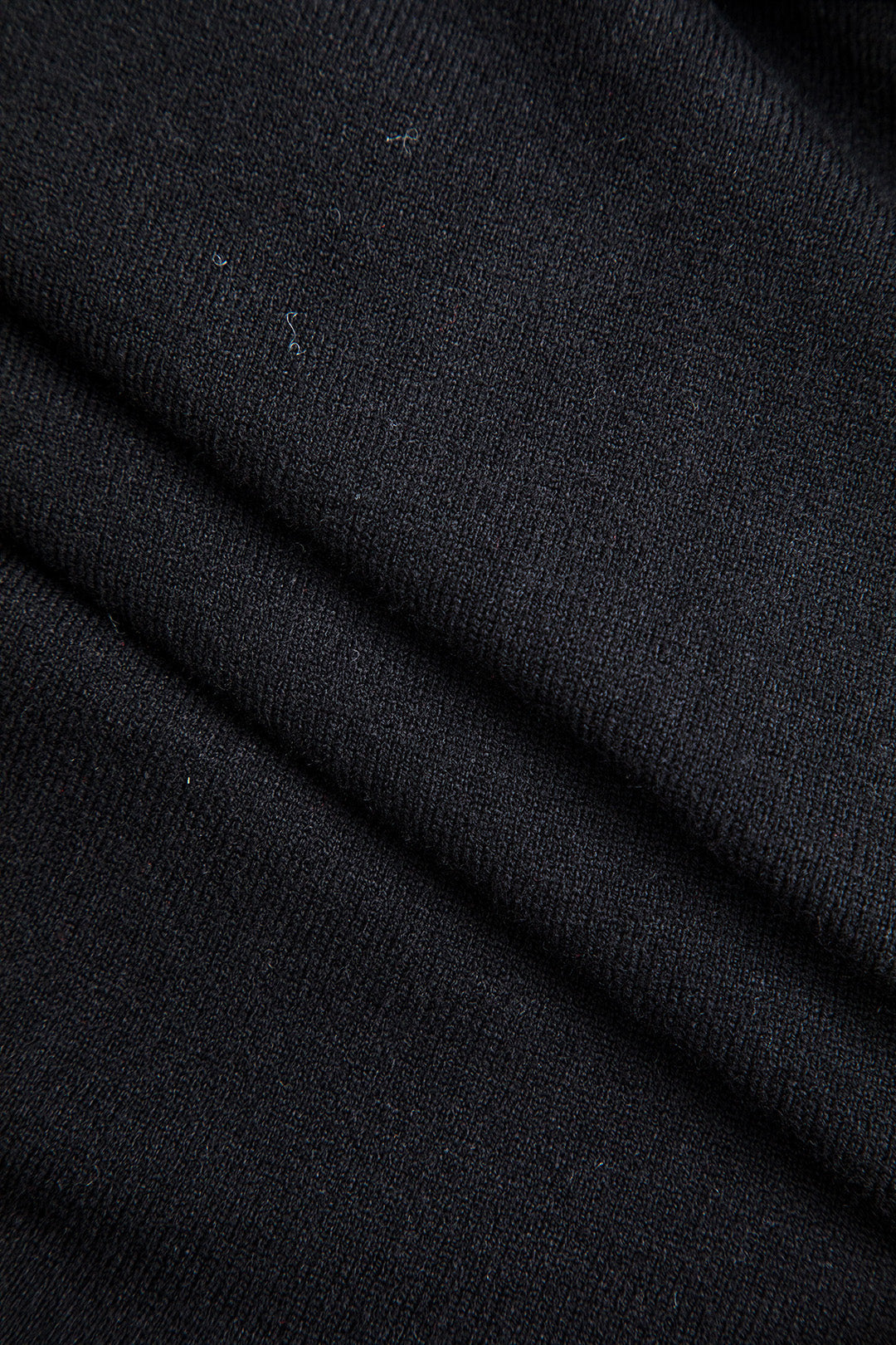 שמלת סריג עם תפרים מנוגדים 