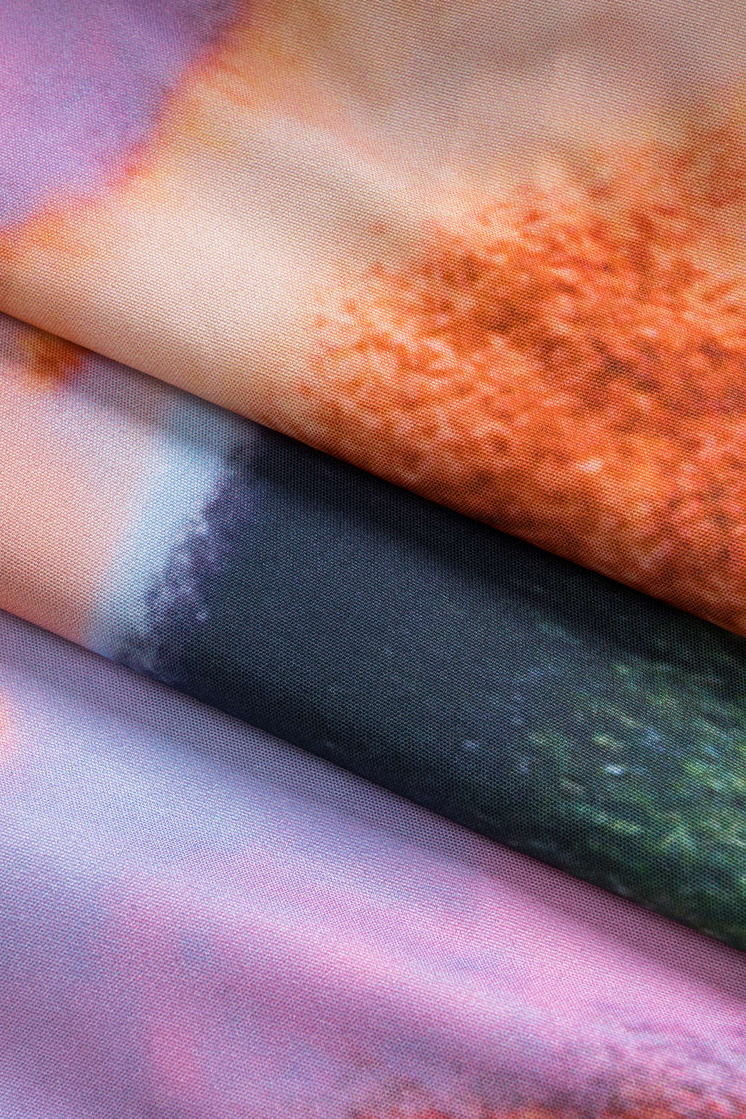 שמלת מידי עם צווארון V וגזרה ארוכה בהדפס צבעי מים 