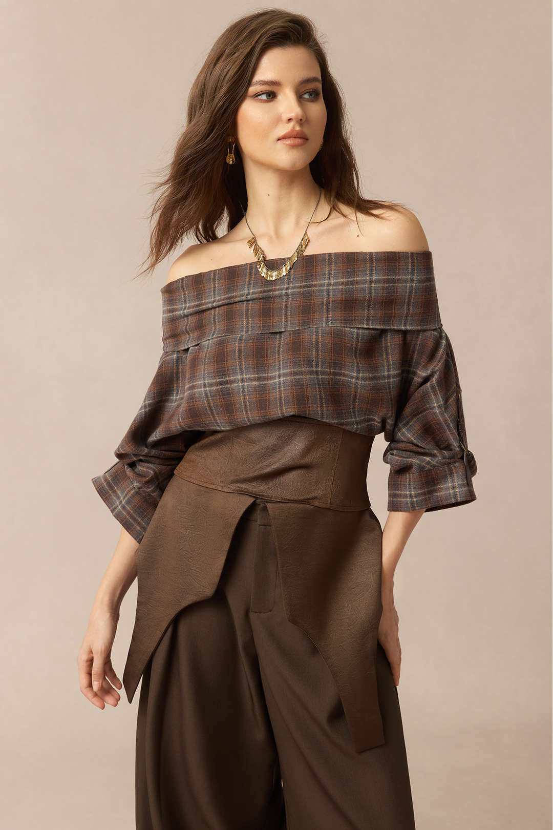 חולצה ארוכת שרוולים עם רוכסן, הדפס משובץ וטלאים של סאטן 