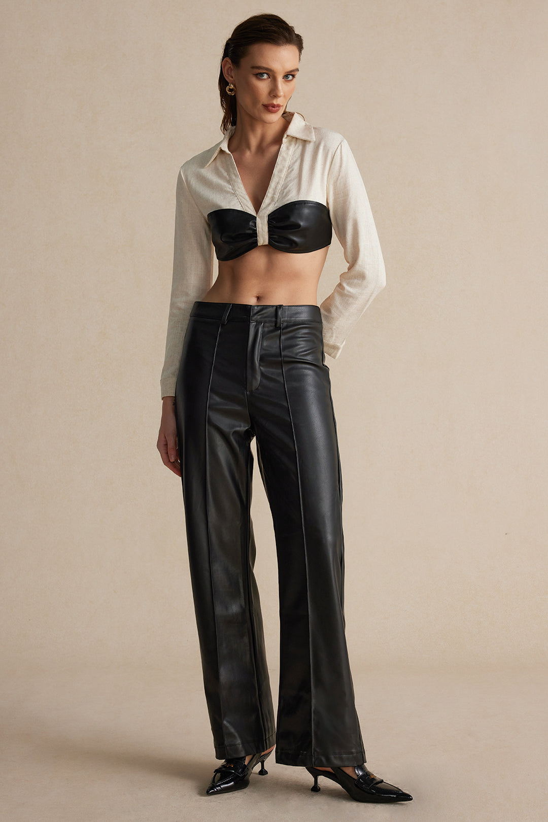 חולצת פשתן עם שרוולים ארוכים וקשתות, דמוי עור בצבע בלוק צבעוני 