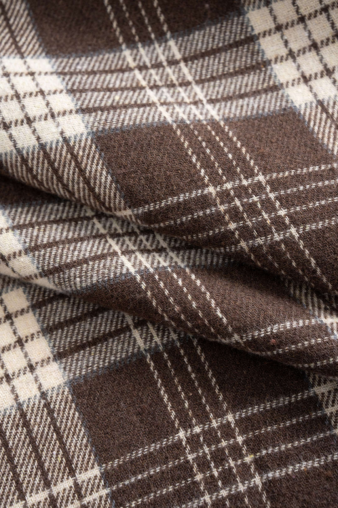 חולצת ג'ינס ארוכת שרוולים עם הדפס משובץ וטלאים 