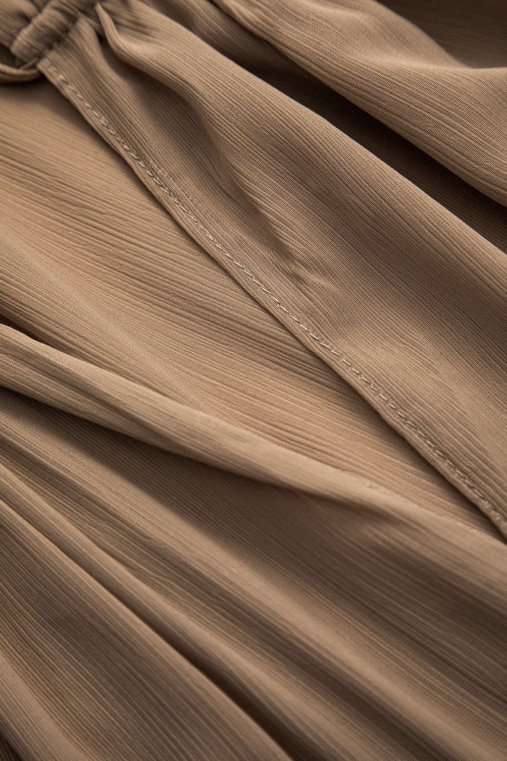 חולצת שיפון ארוכת שרוולים עם קפלים ושרוכים 