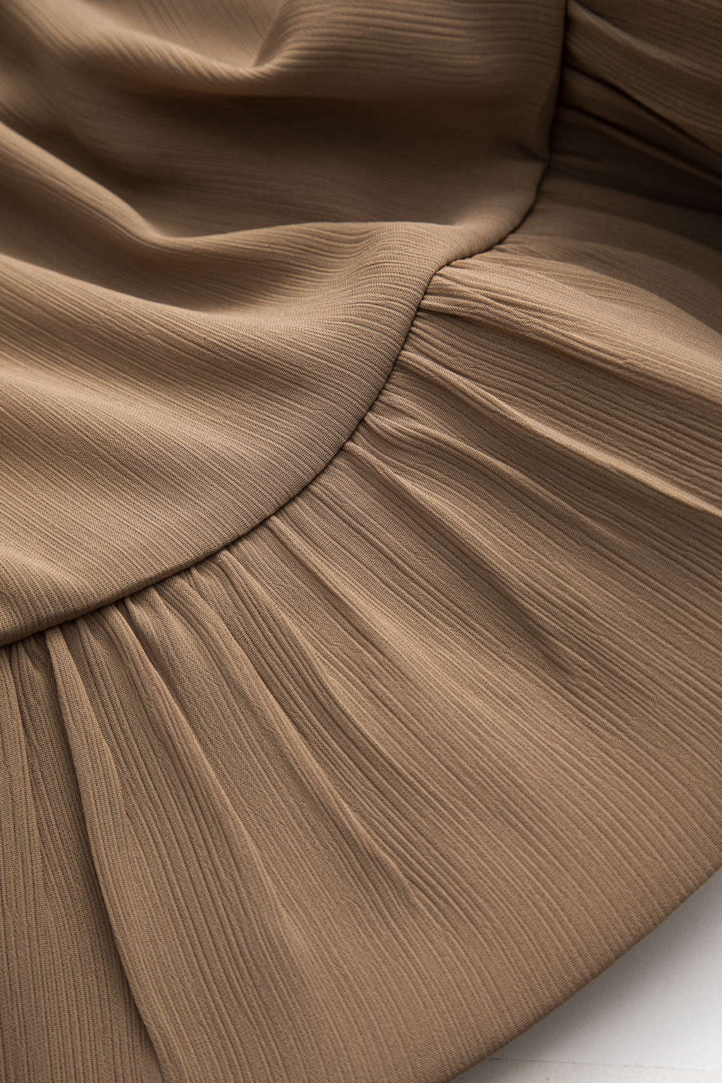 חולצת שיפון ארוכת שרוולים עם קפלים ושרוכים 