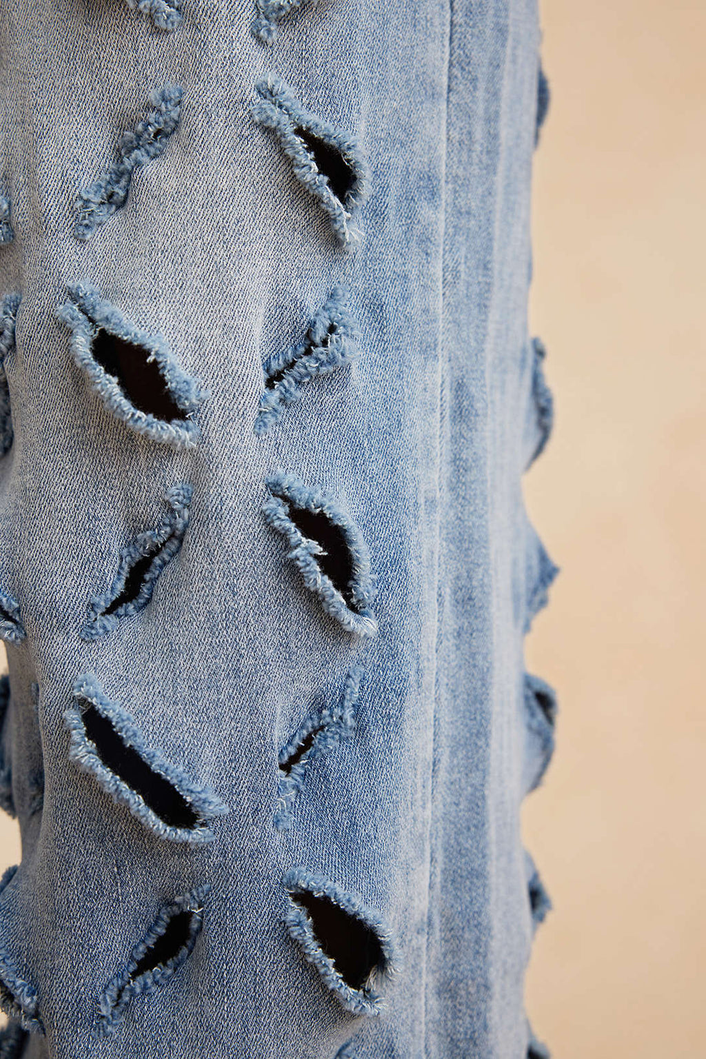 Vaqueros Denim Pierna Ancha Con Desgaste Y Bolsillos Botón