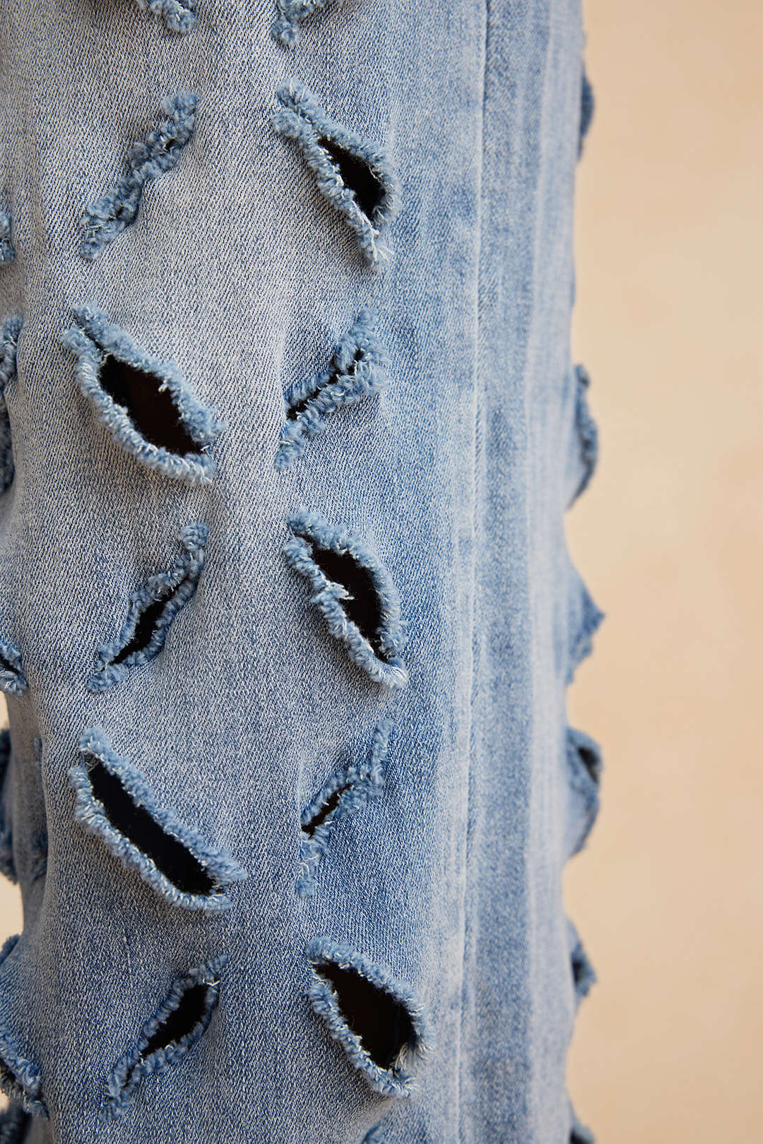Vaqueros Denim Pierna Ancha Con Desgaste Y Bolsillos Botón