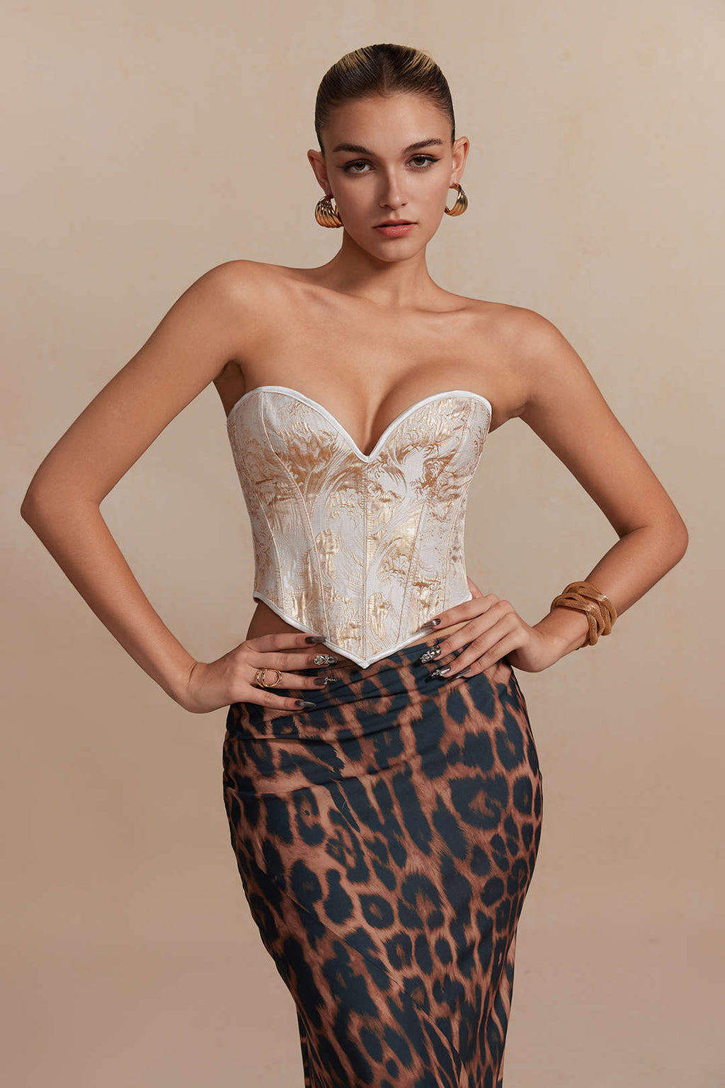 Falda Leopardo Estampado Majestuosa con Silueta Elegante