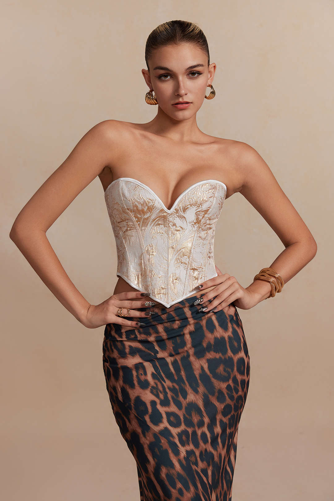 Falda Leopardo Estampado Majestuosa con Silueta Elegante