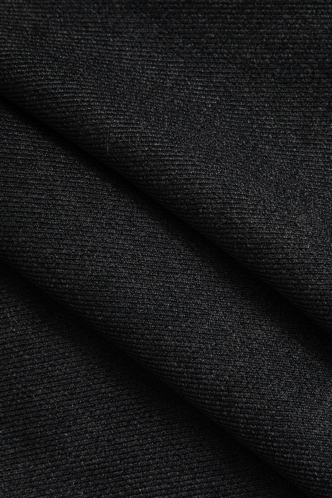 חצאית אסימטרית עם קפלים בצבע בלוק צבעוני 