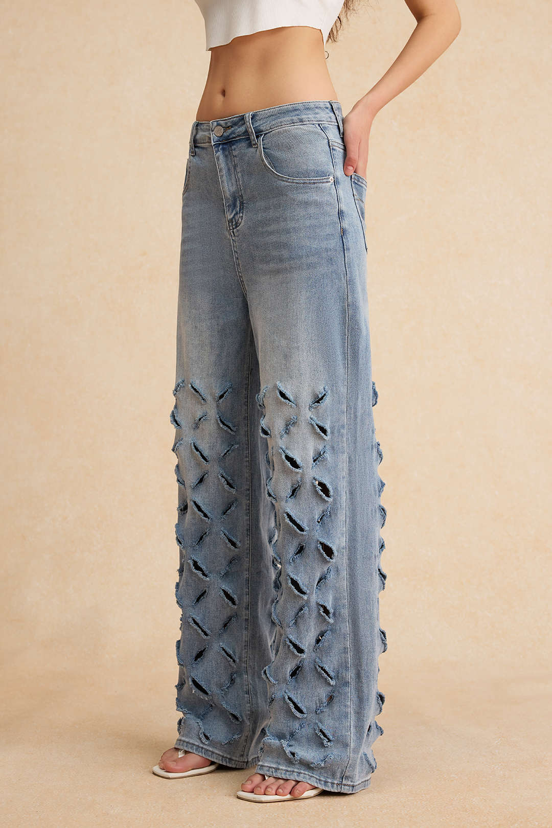 Vaqueros Denim Pierna Ancha Con Desgaste Y Bolsillos Botón