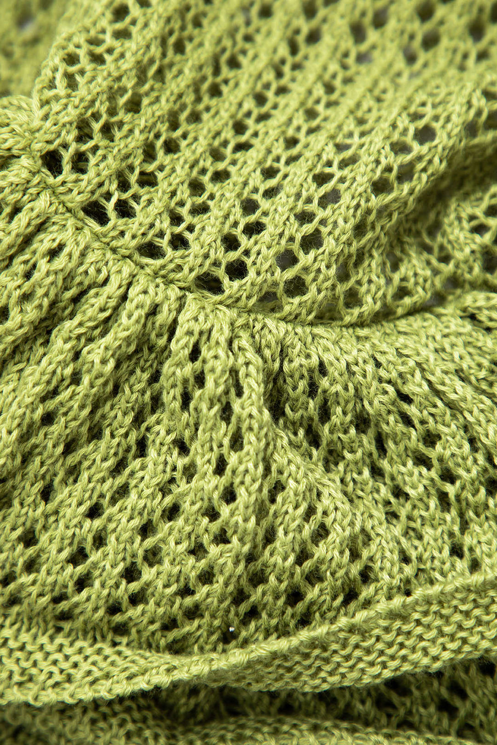 Vestido Mini Con Costuras Abiertas Y Volantes Delicados