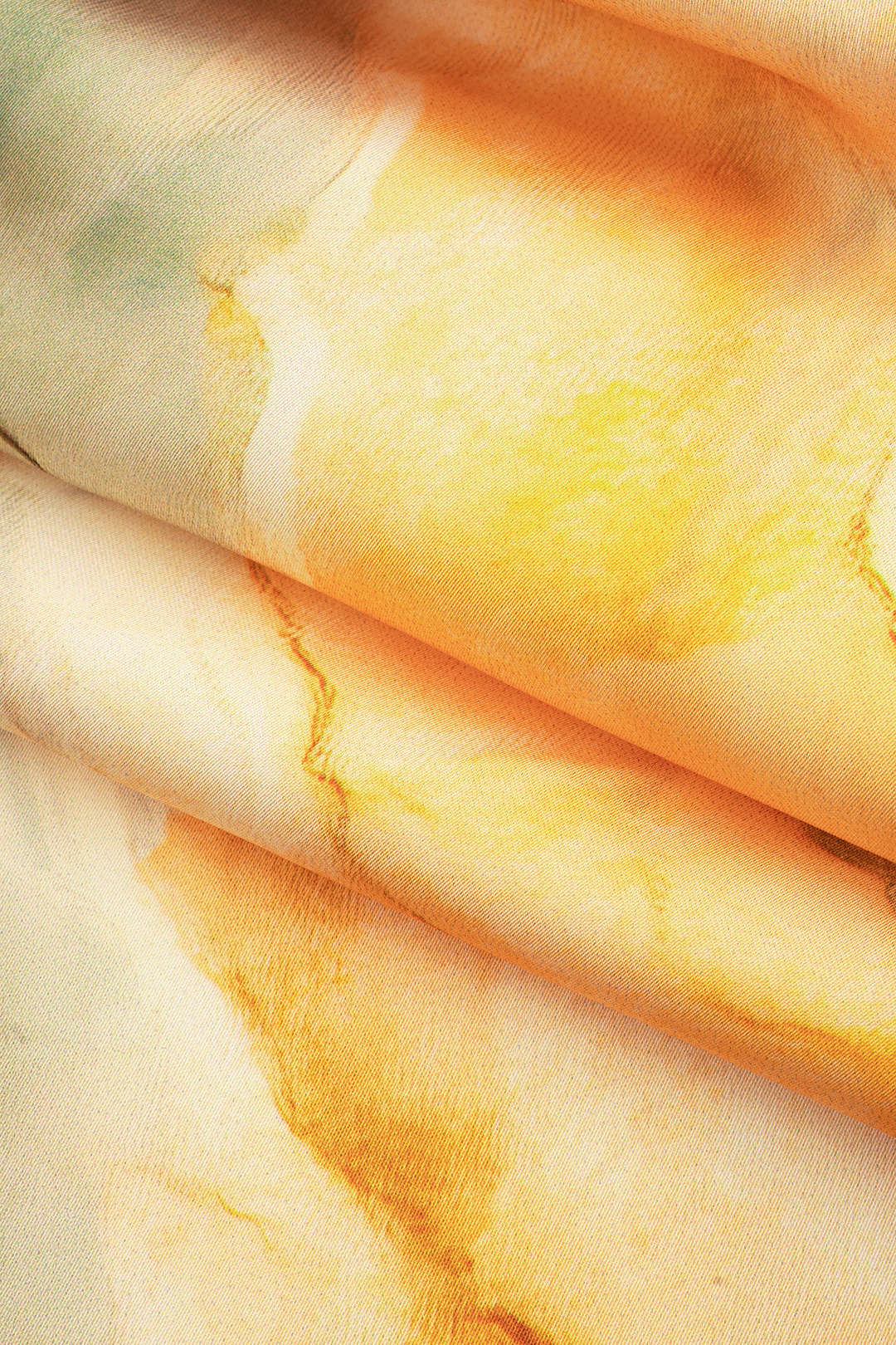 חצאית סאטן עם הדפס טאי דאי וקשירה גבוהה 