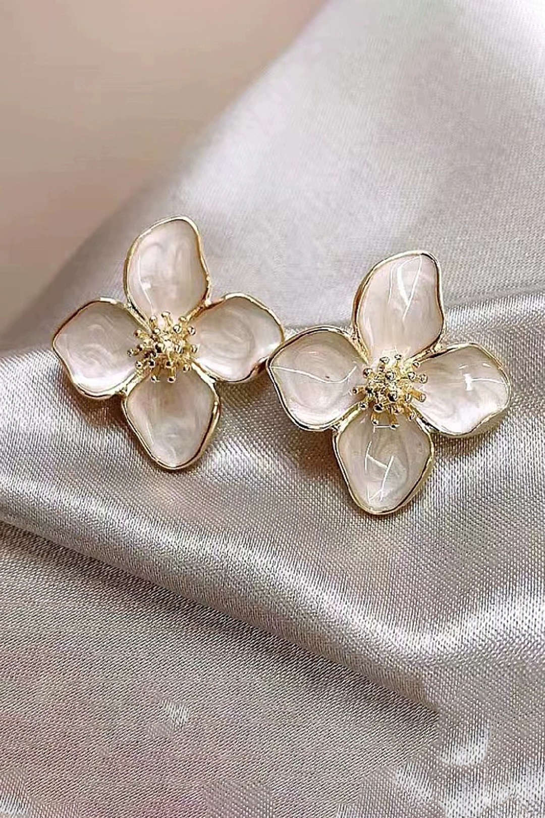 Arete Floral Metálico De Diseño Para Uso Diario Elegante