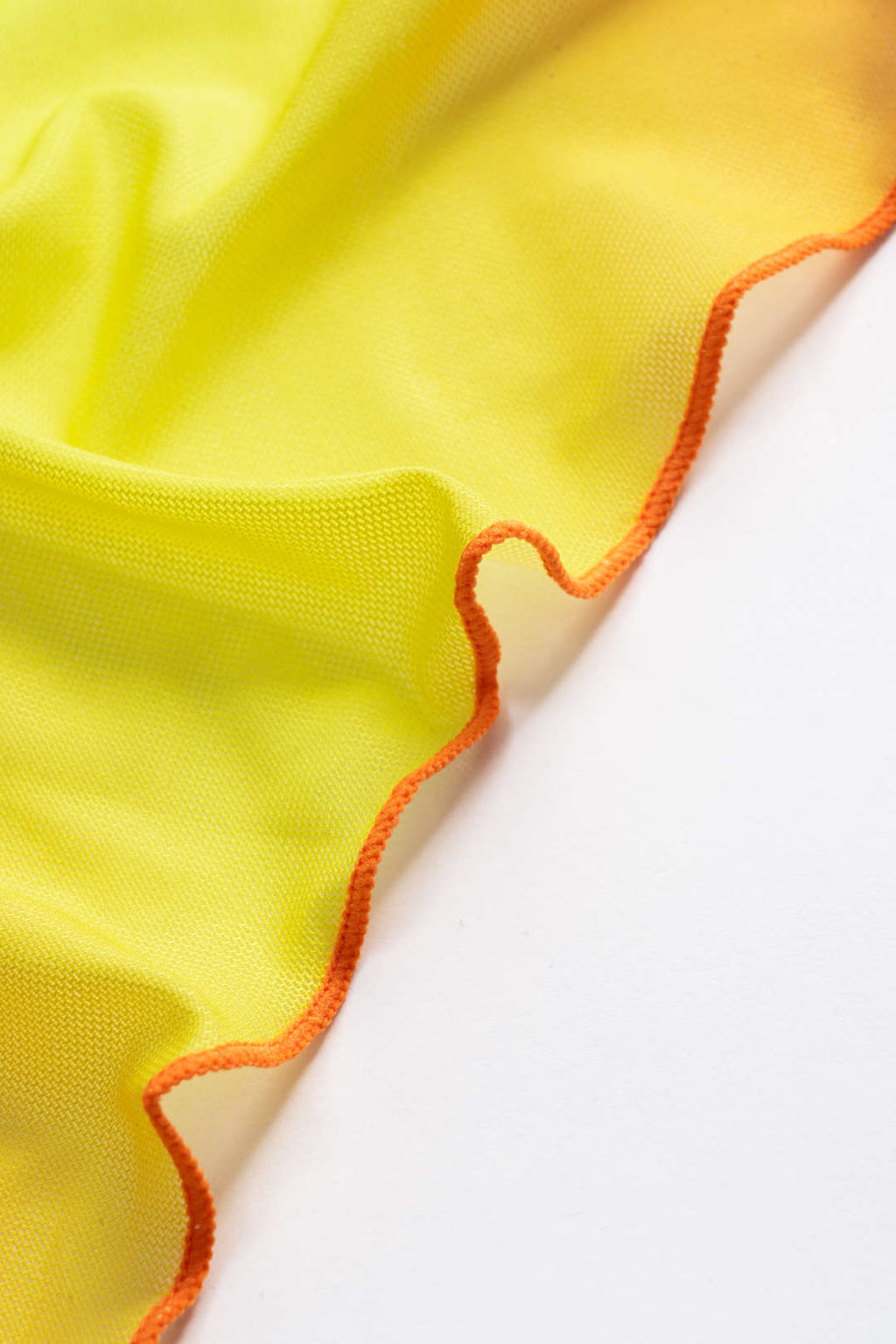 חצאית אסימטרית עם קשירה מרשת אומברה 