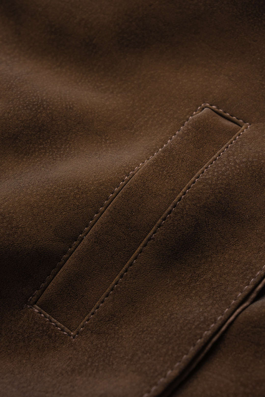 חצאית אסימטרית עם חגורה ורוכסן דמוית עור 