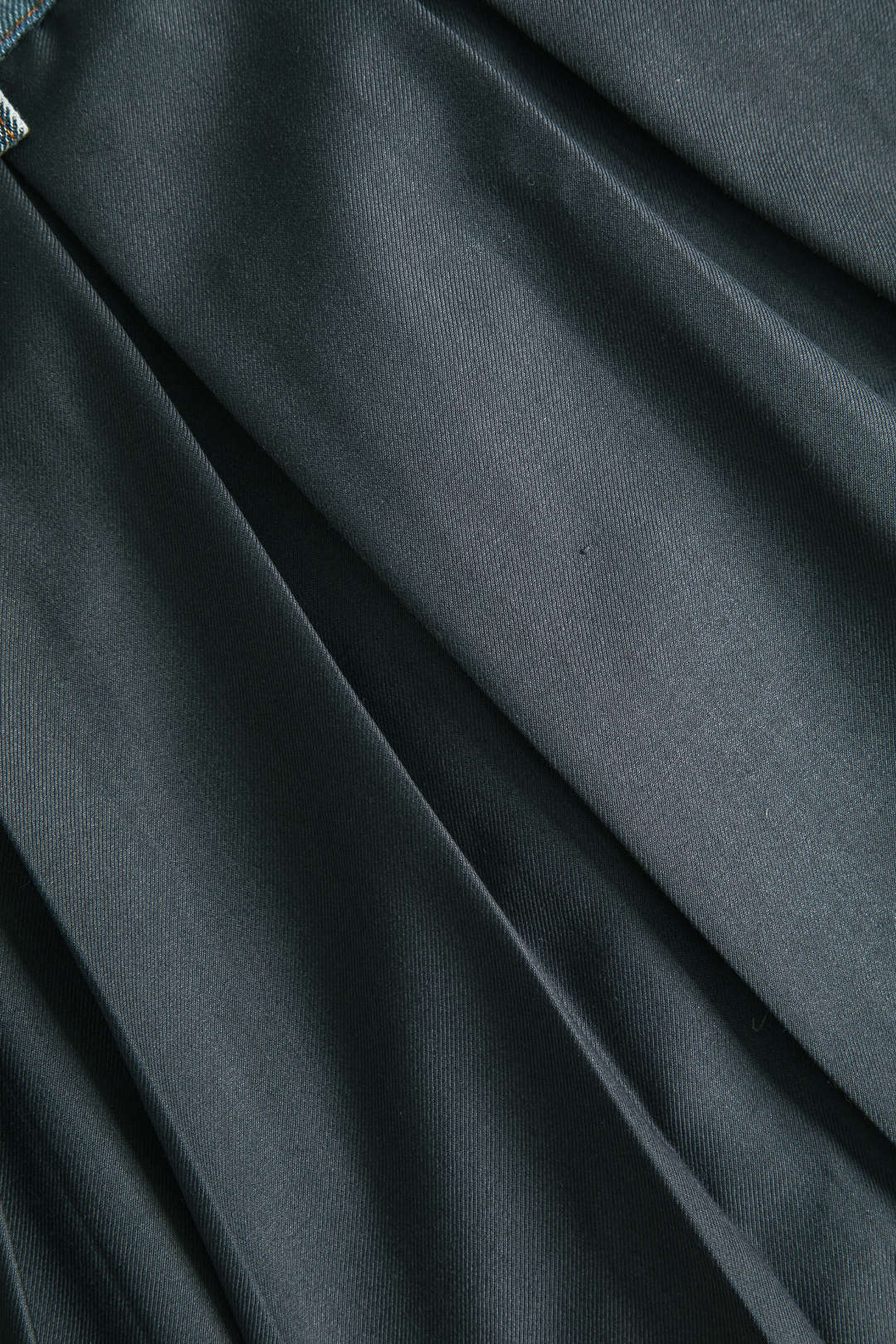 חצאית מיני ג'ינס עם טלאים 