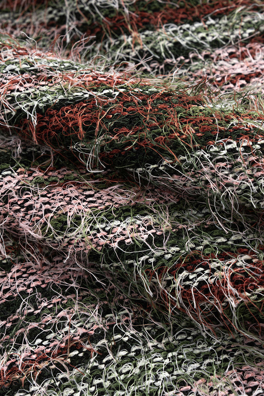 שמלת מיני עם שרוולים ארוכים וגזרה צמודה עם הדפס פסים 