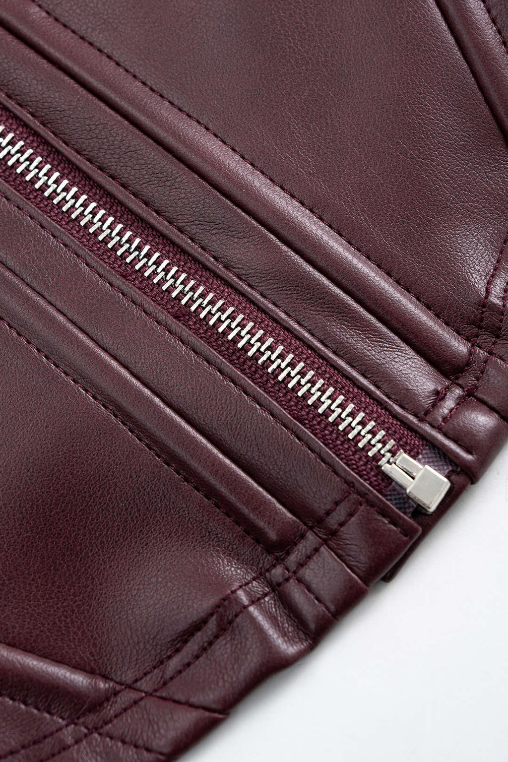 חולצה ארוכת שרוולים עם רוכסן דמוי עור וטלאים 