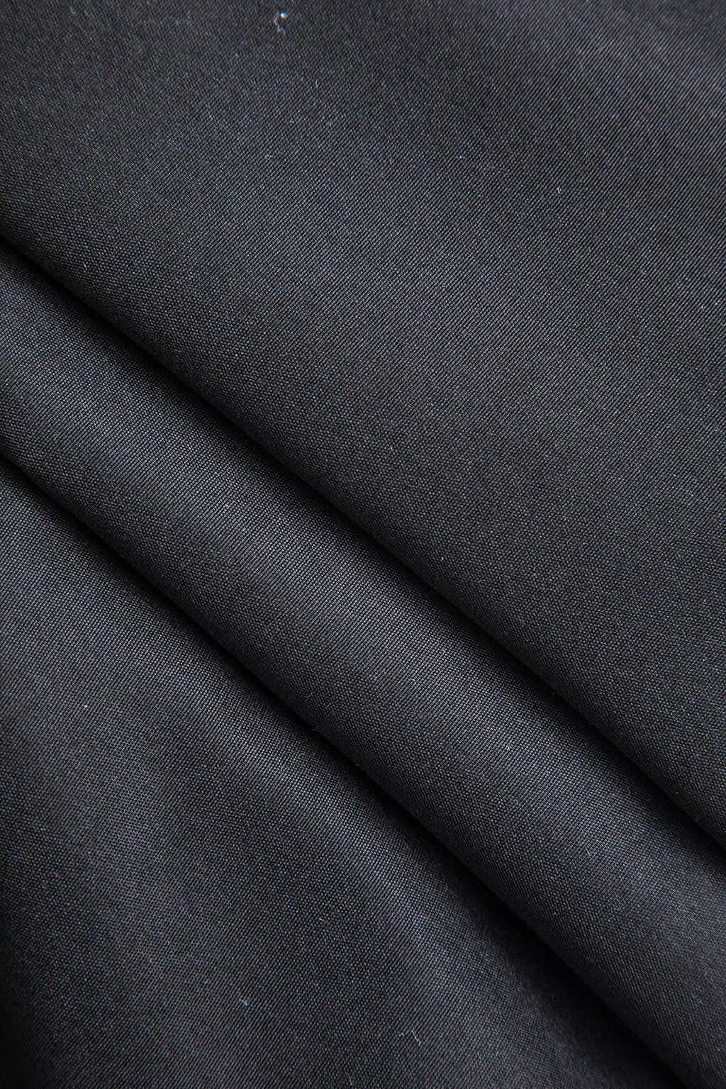 שמלת מיני בסיסית עם שרוולים ארוכים ופופים 